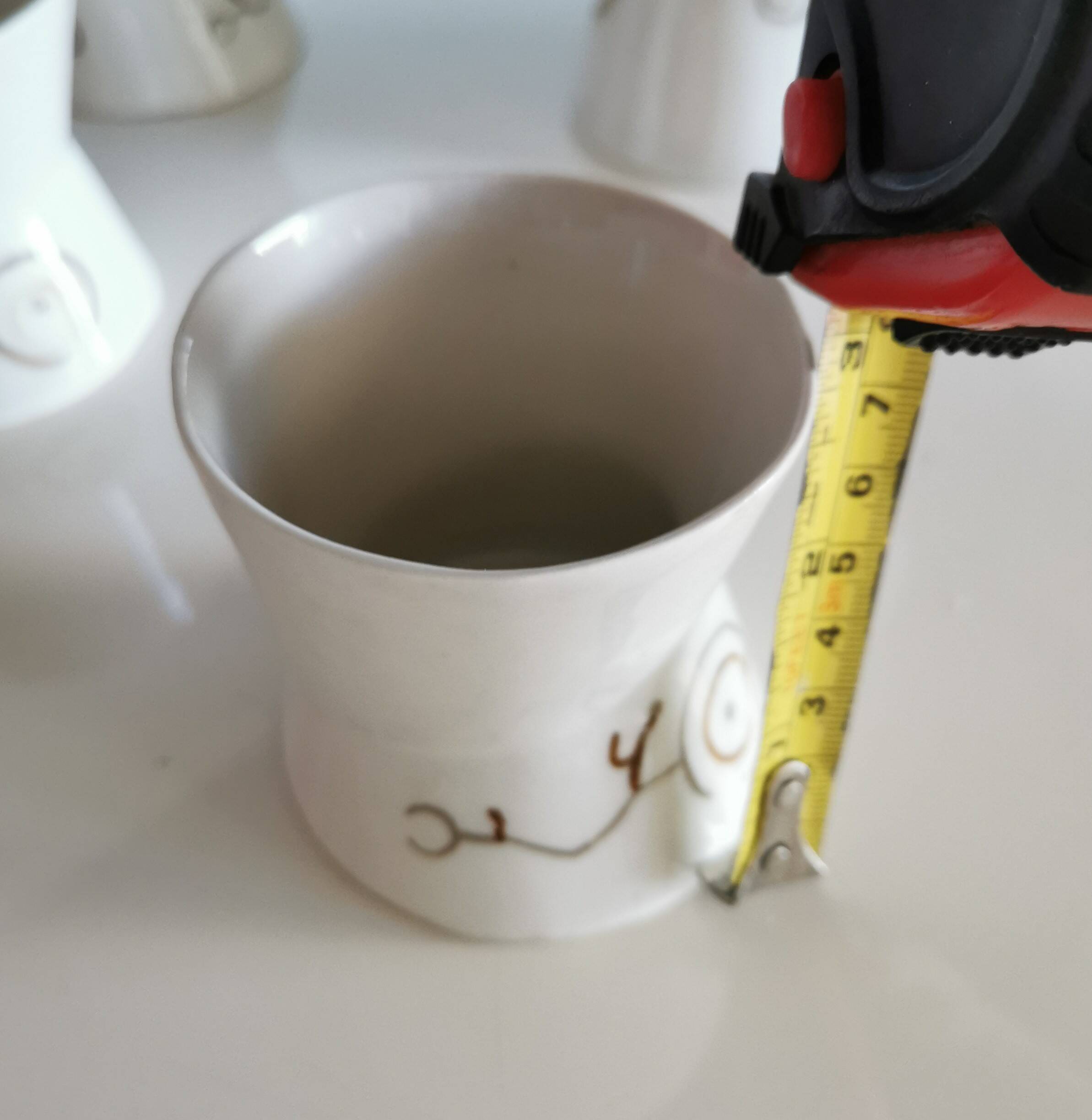 Botella y vasos para vino