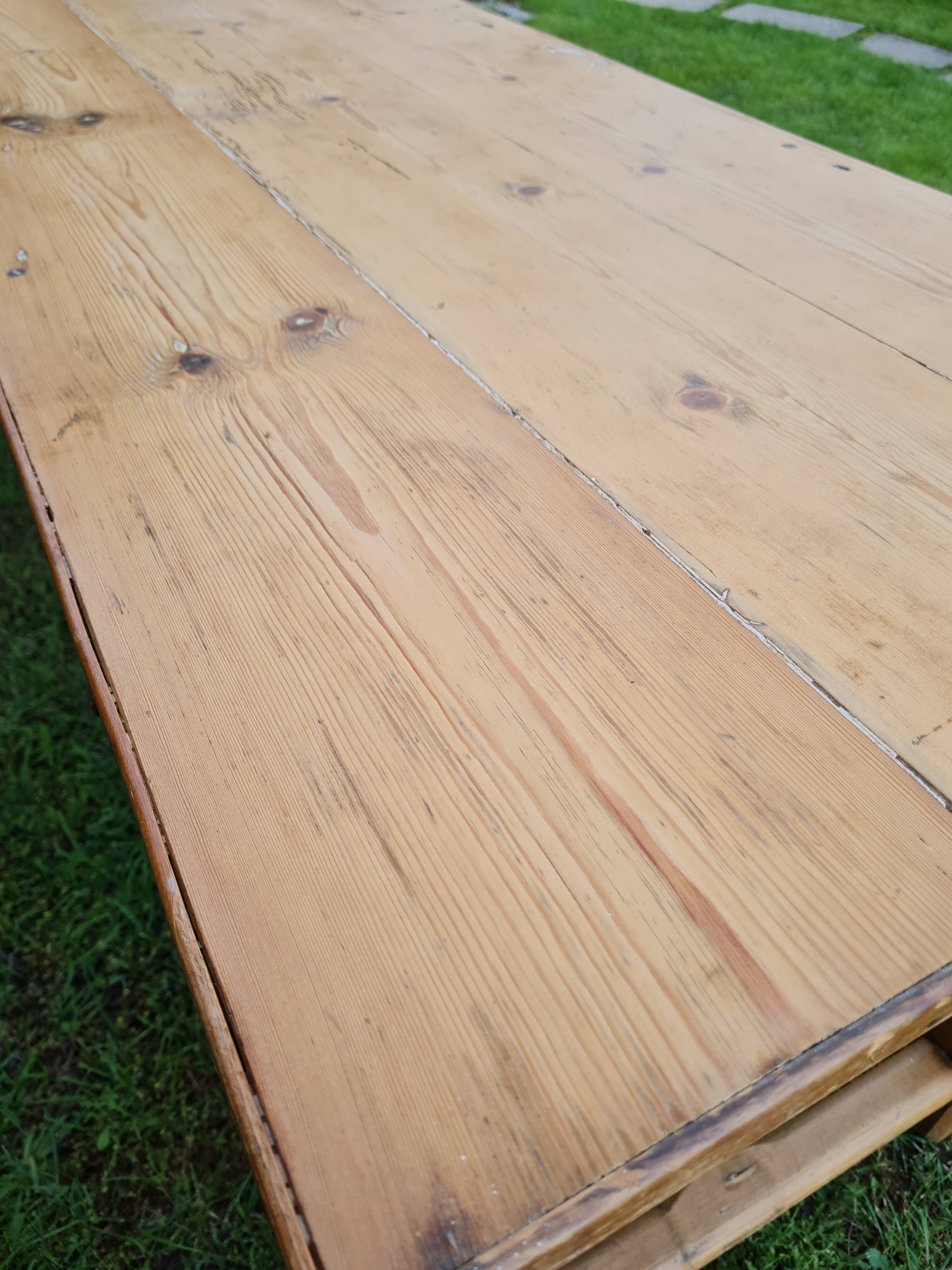 Farm table