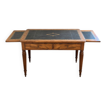 Very elegant antique desk in the Louis XVI style, probably made of walnut.