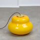 Lampe à suspension italienne du milieu du siècle en verre jaune et laiton