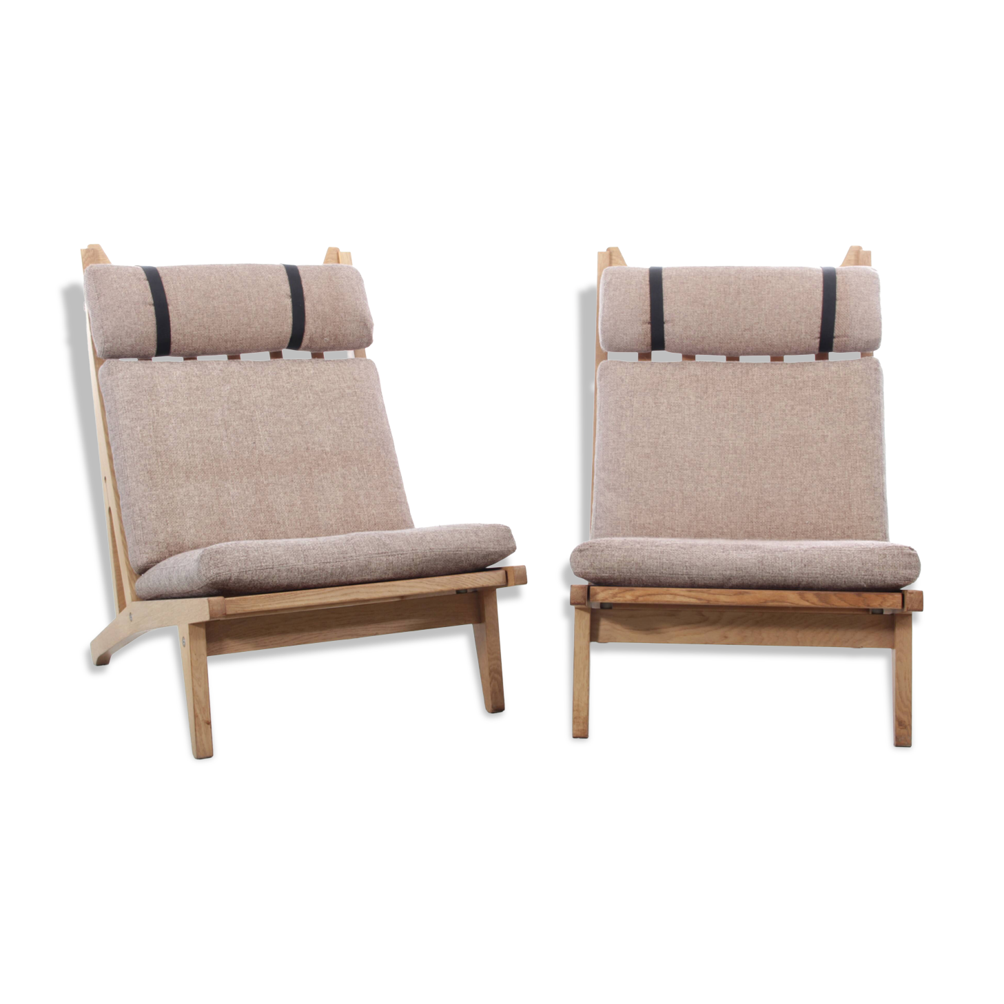 Pair of Scandinavian armchairs GE 375, with 1 pair of armrests.