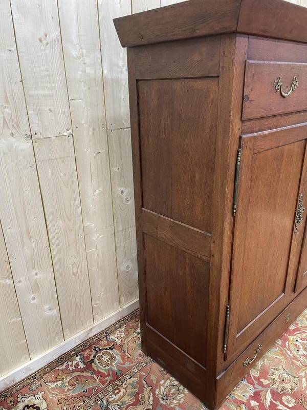 Armoire basse en chêne massif