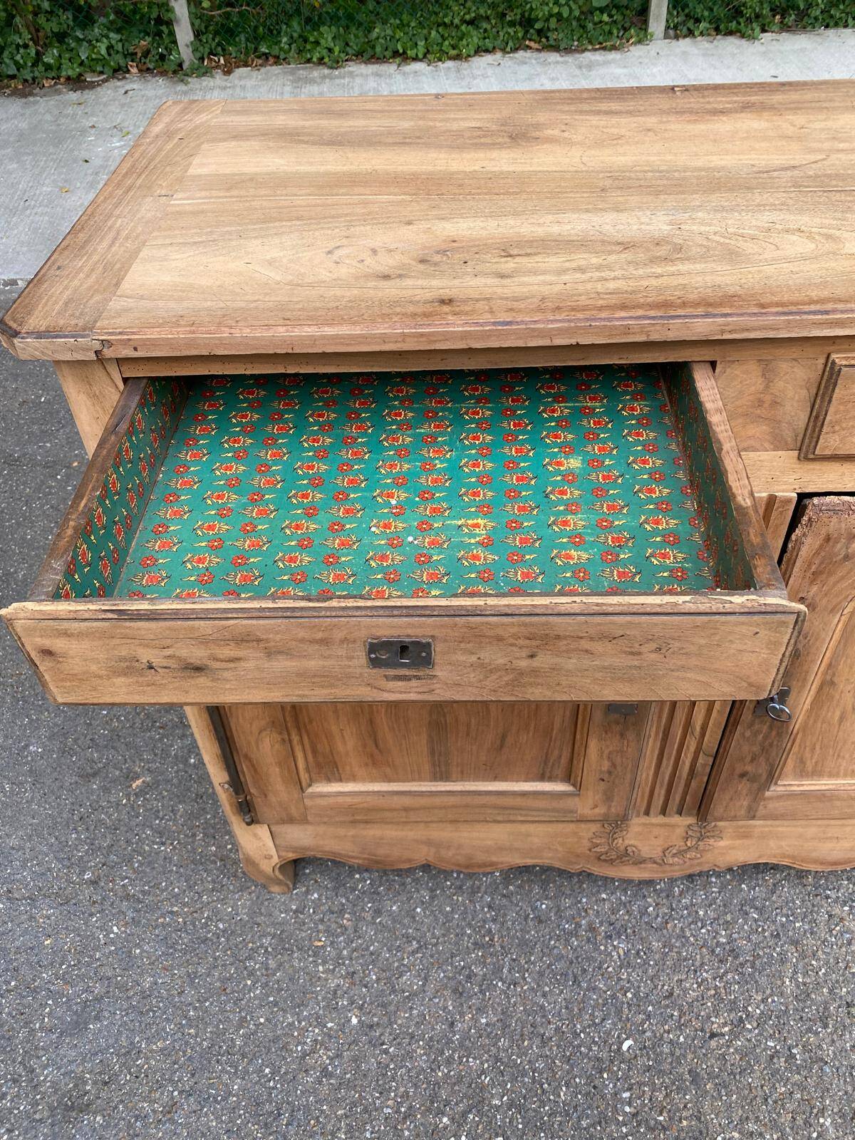 Louis XV buffet renovated in solid oak from the 18th century.