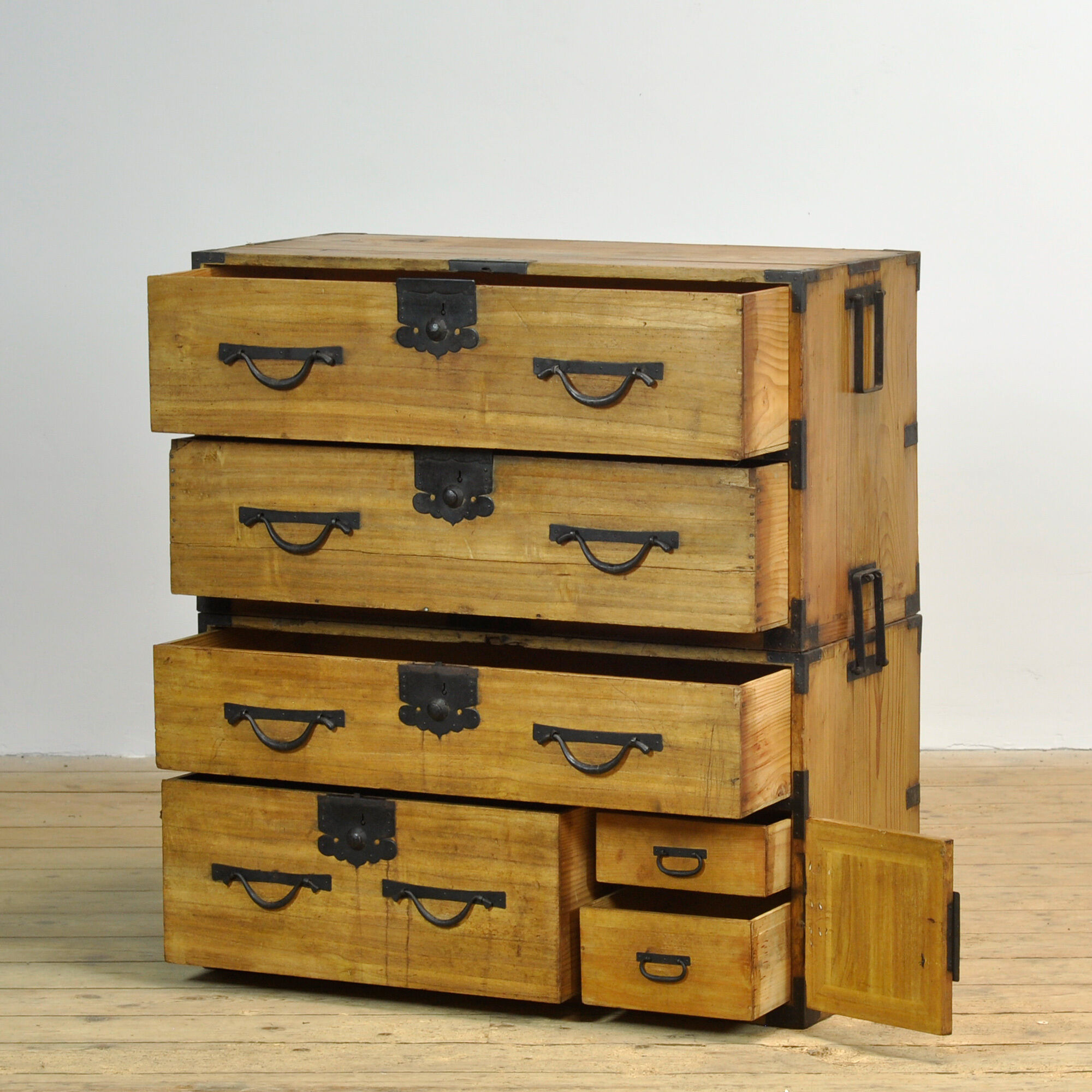 Commode Tansu japonaise, vers 1870