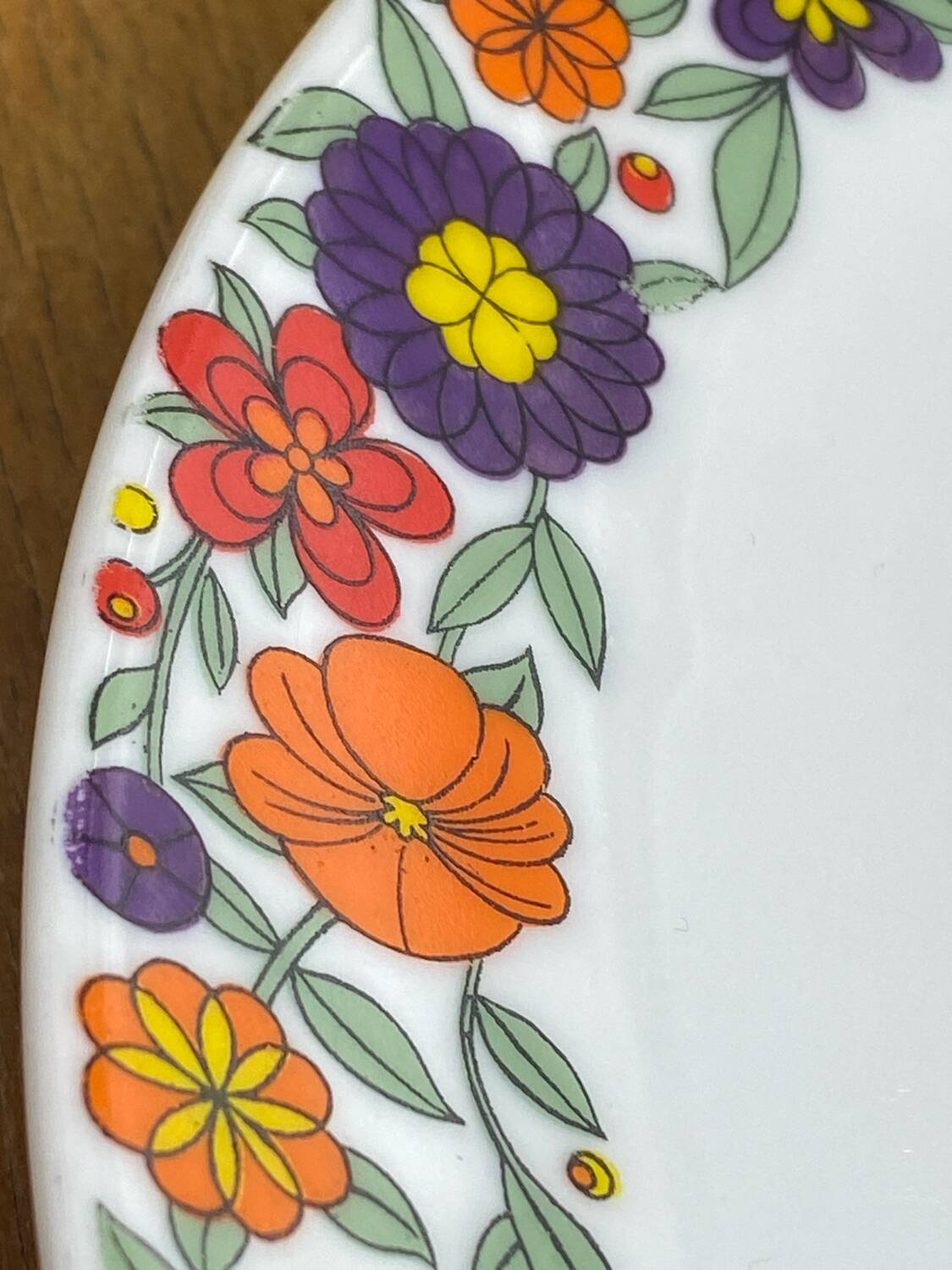 Two large round Bavaria porcelain dishes