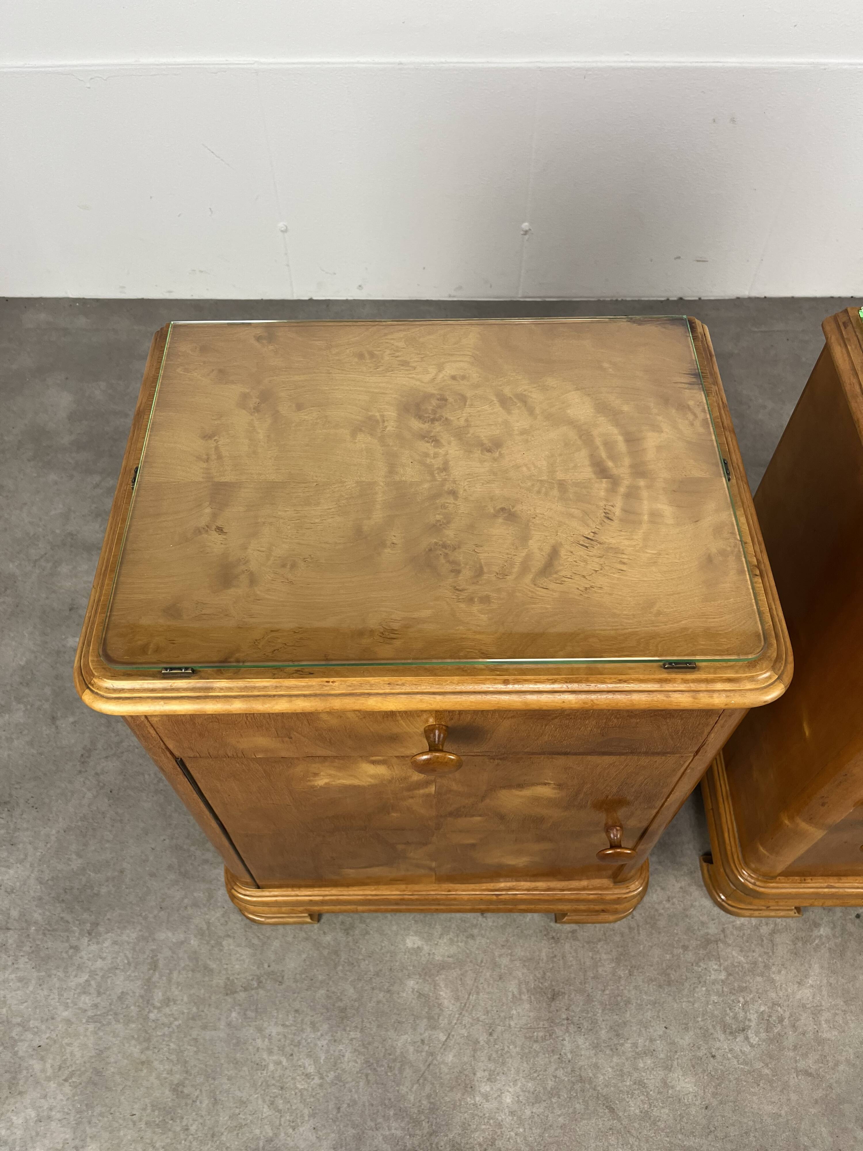Pair of art deco burl bedside tables, 1930