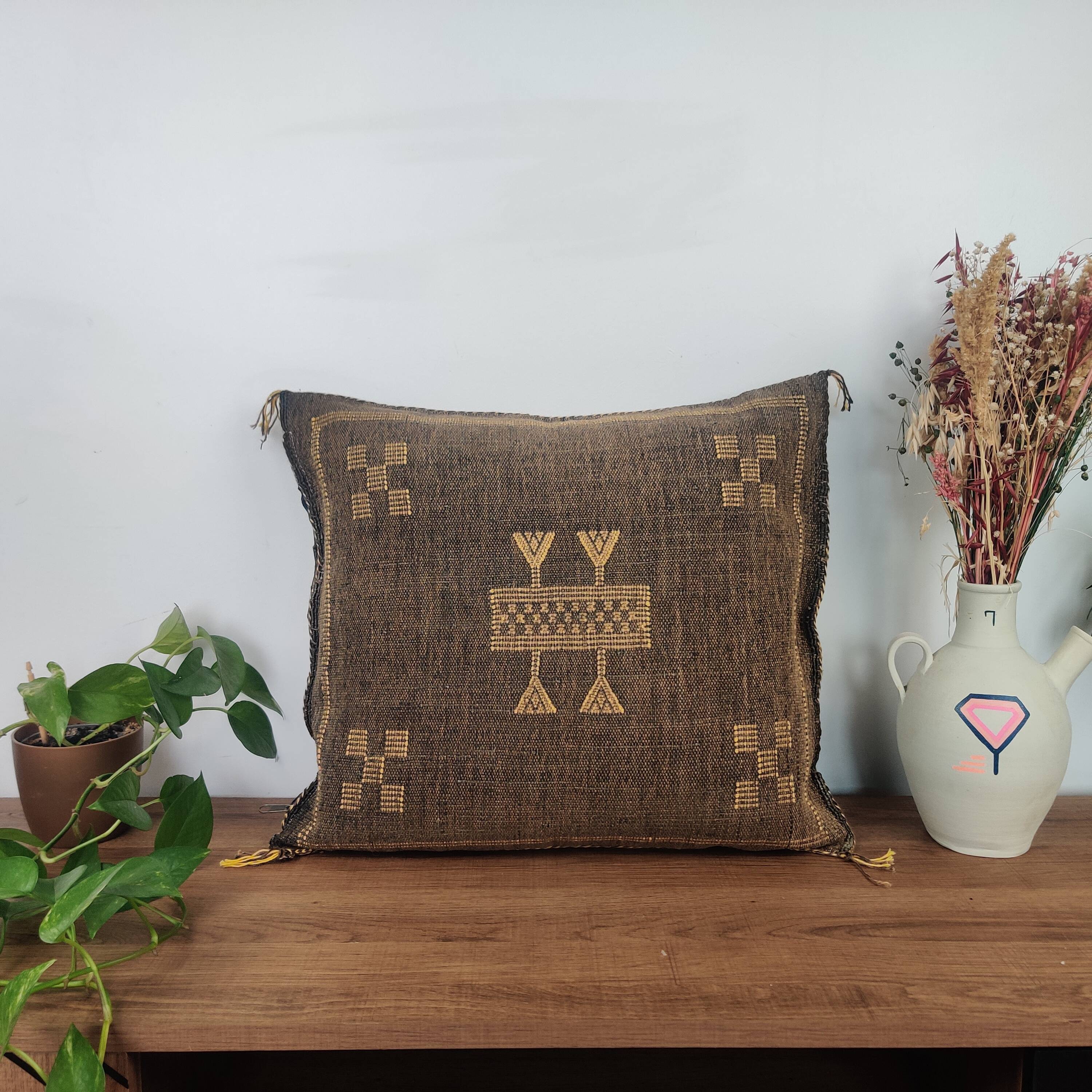Coussin berbère en soie de cactus marron