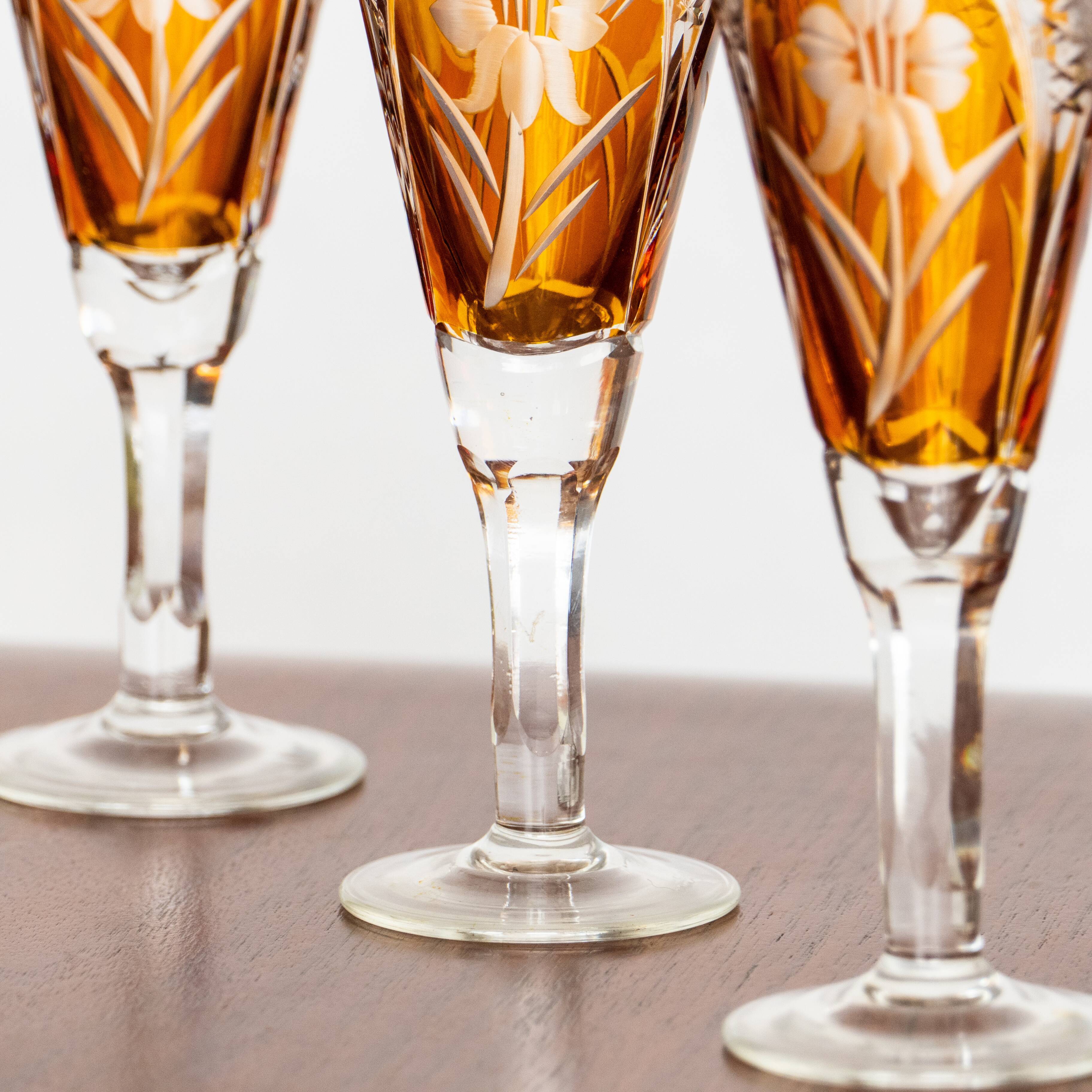 4 flûtes à champagne en cristal ciselé fleuri, 1950