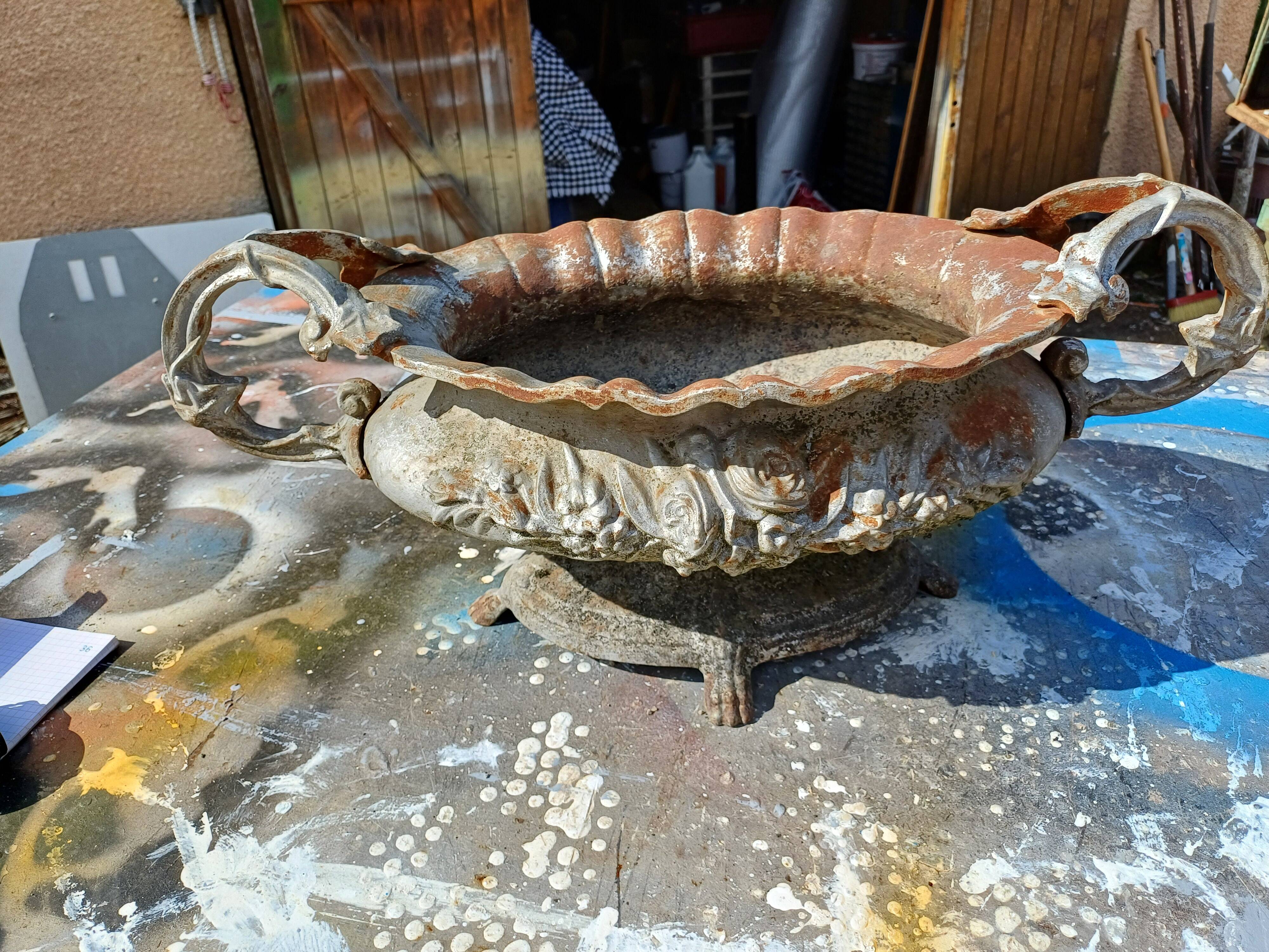 Pair of 1900 Cast Iron Planters from Charleville-Mézières in Rocaille Style