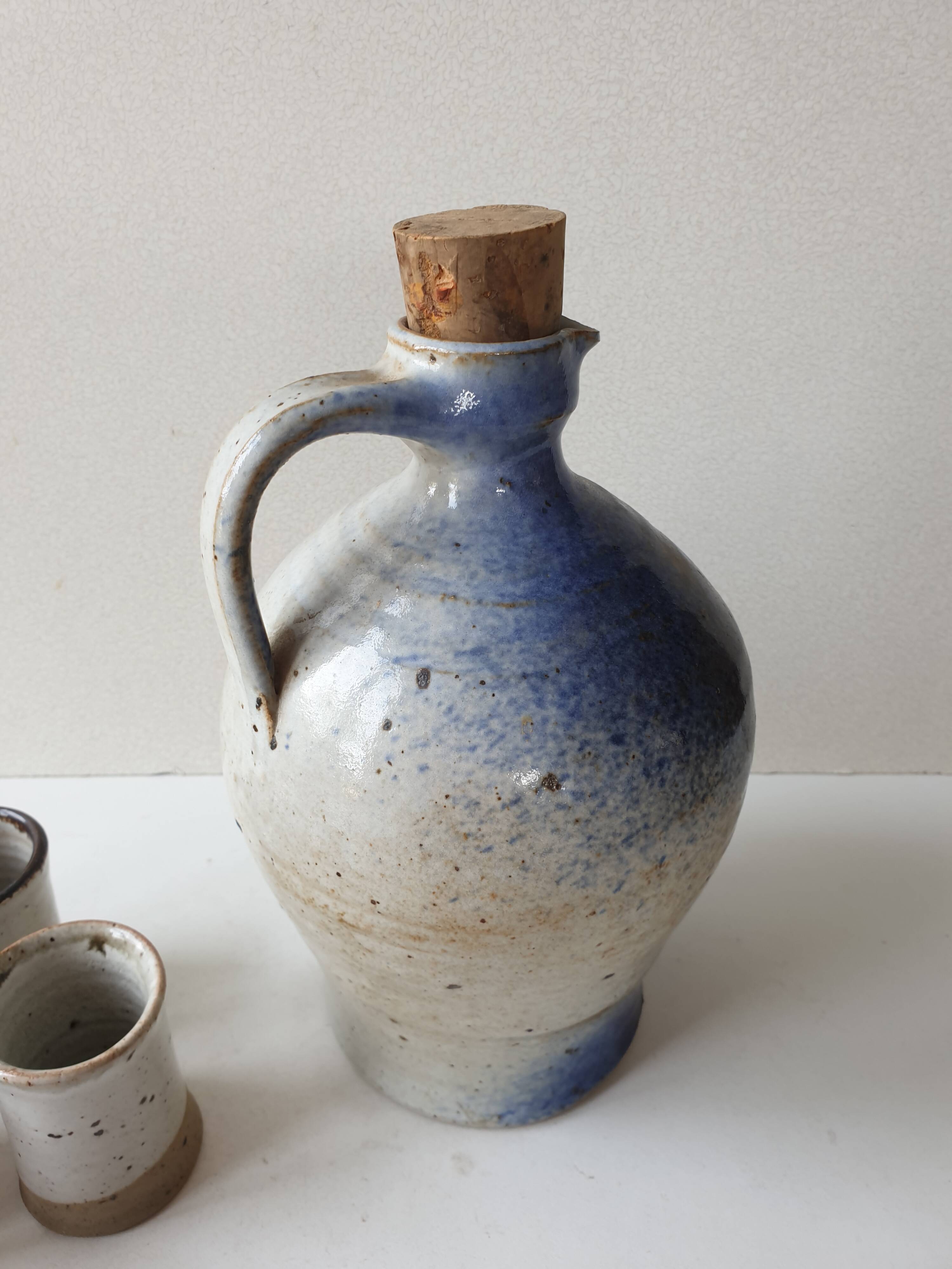 Set of liqueur bottle + 6 stoneware cups Signed Albert Breton Vézelay