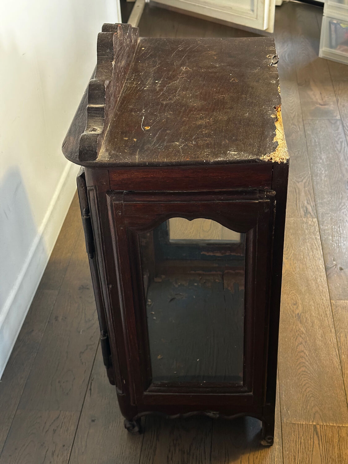 Antique display cabinet in carved wood – Louis XV style – 19th century