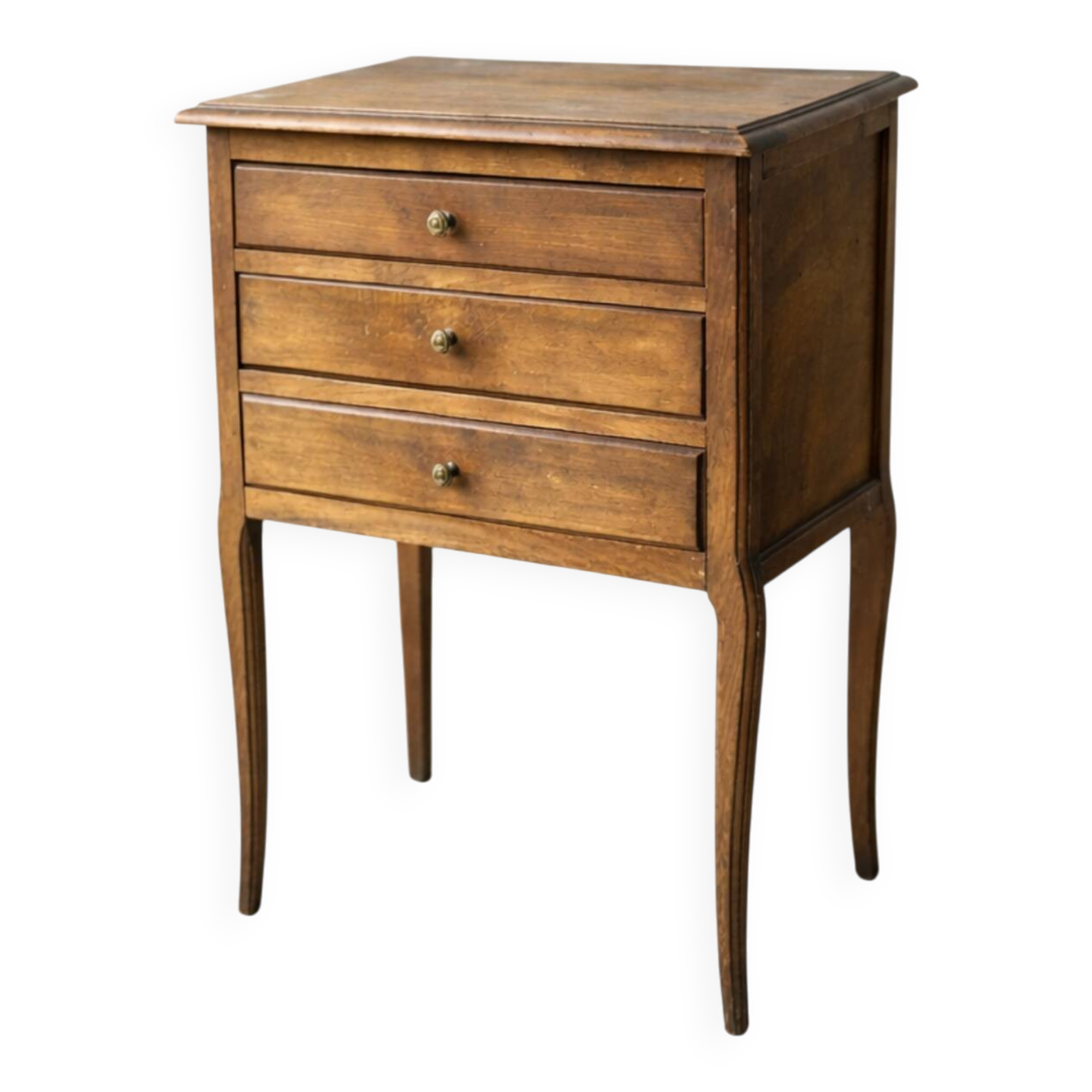 Chevet ancien en bois – 3 tiroirs – pieds galbés – esprit maison de fa
