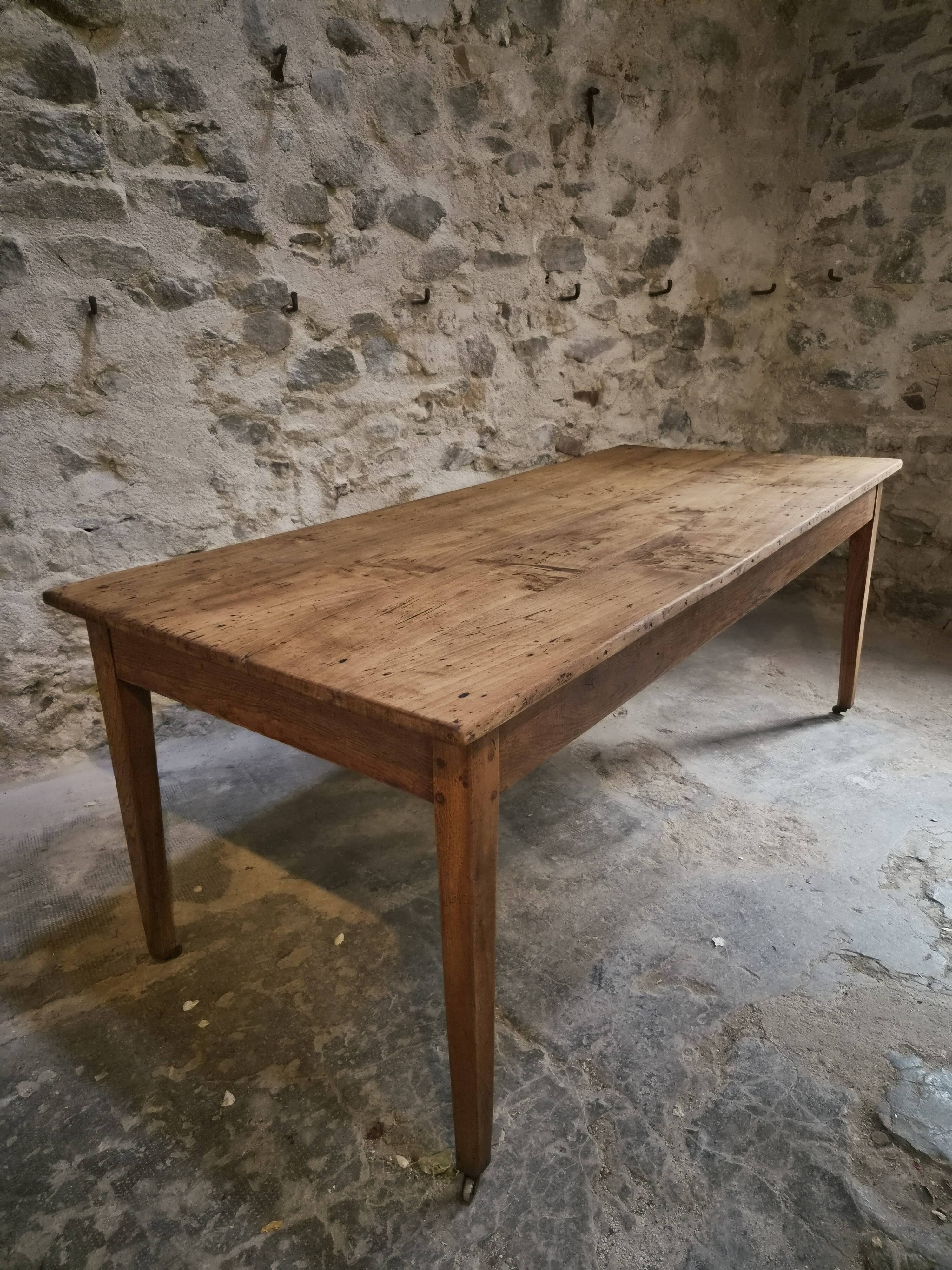 Antique French farmhouse dining table in oak and poplar, 1850–1900