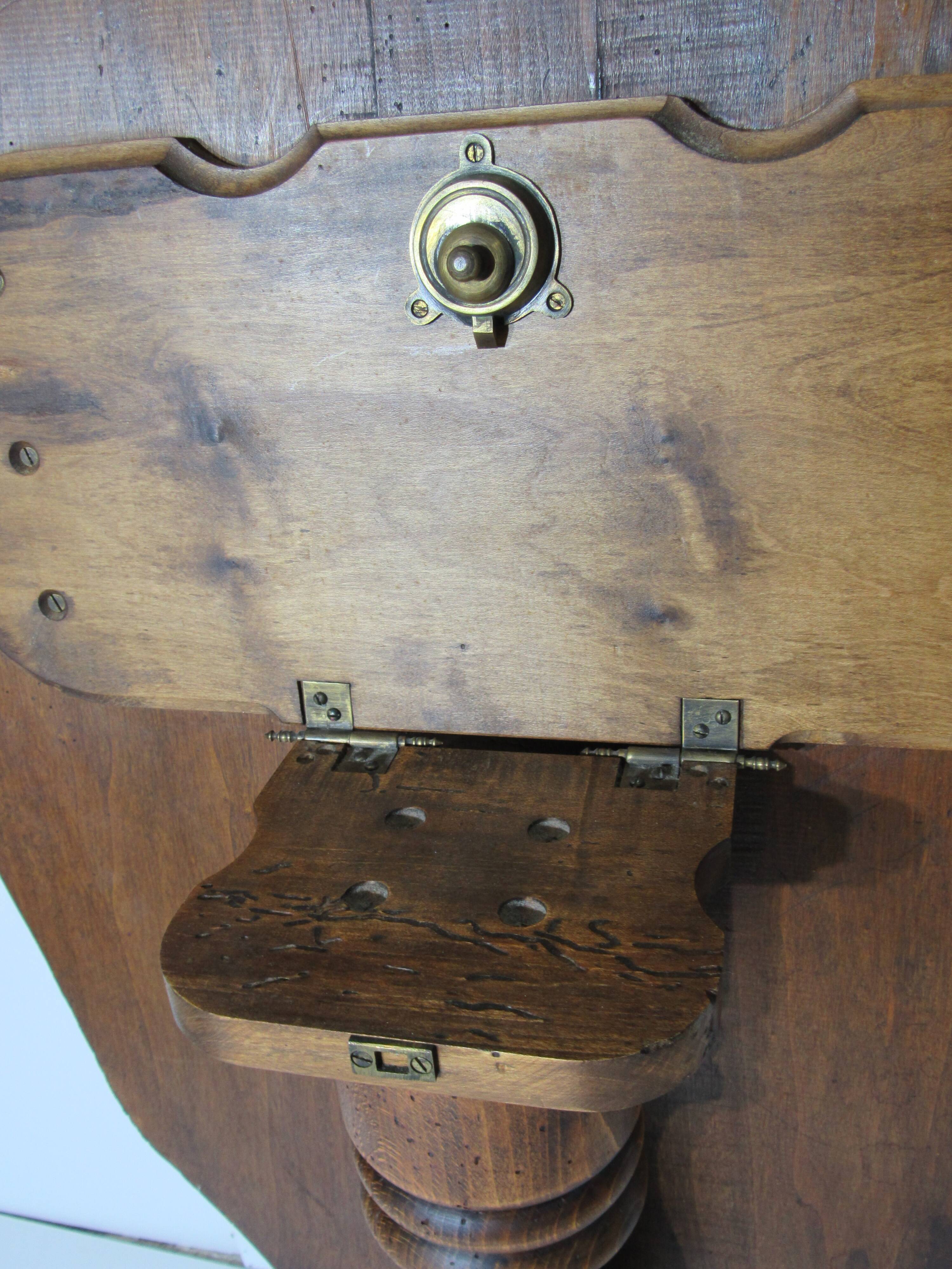 Tripod pedestal table