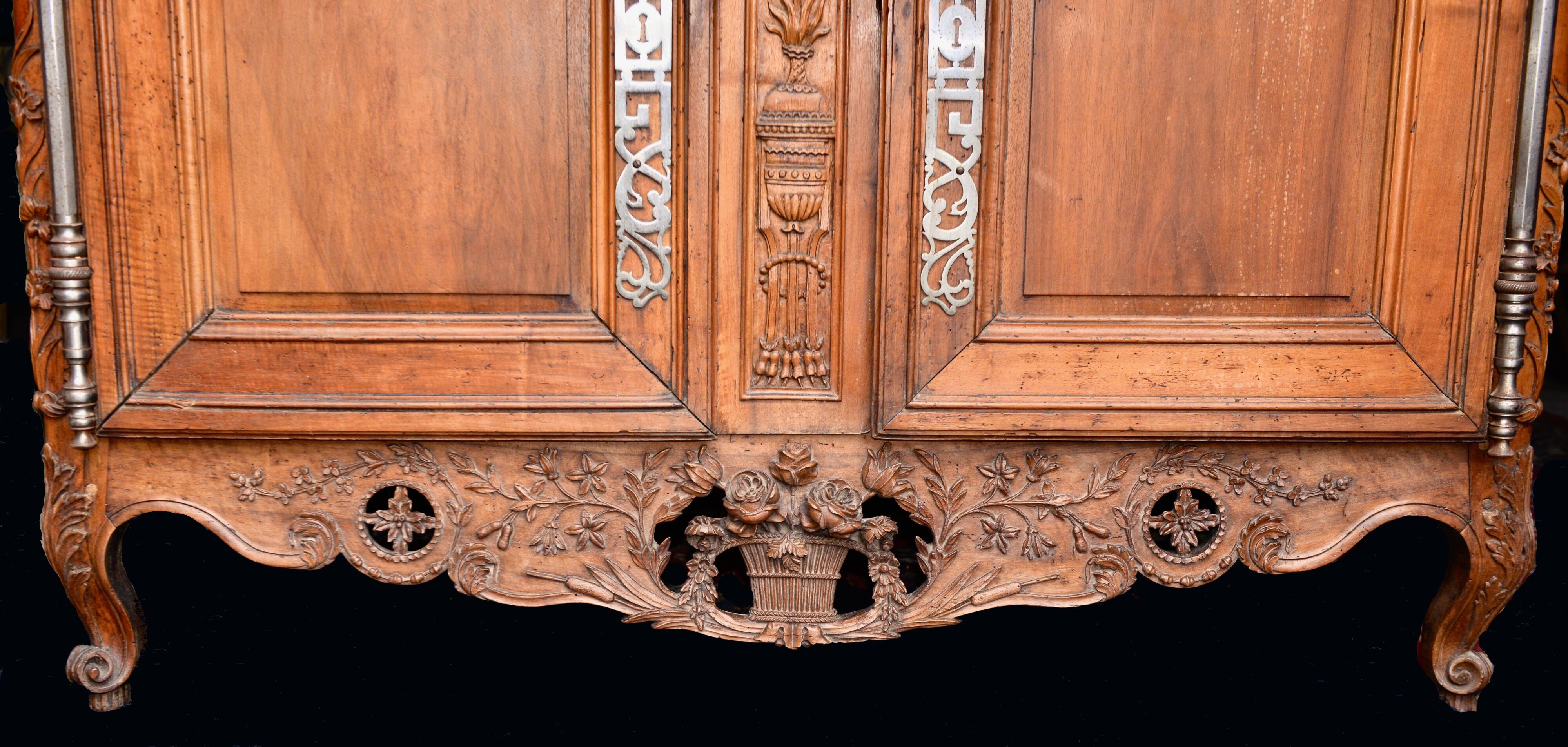 18th Century Provençal Wedding Armoire in Walnut