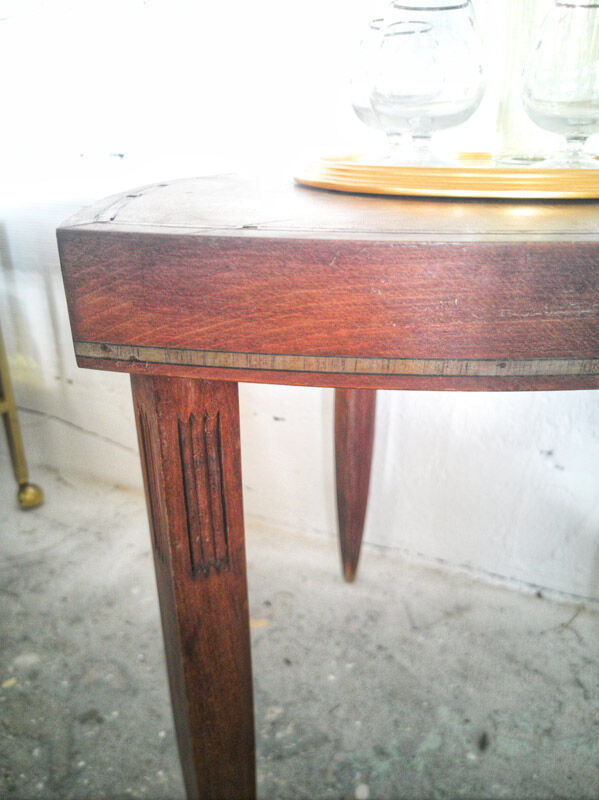 Stella pedestal table
