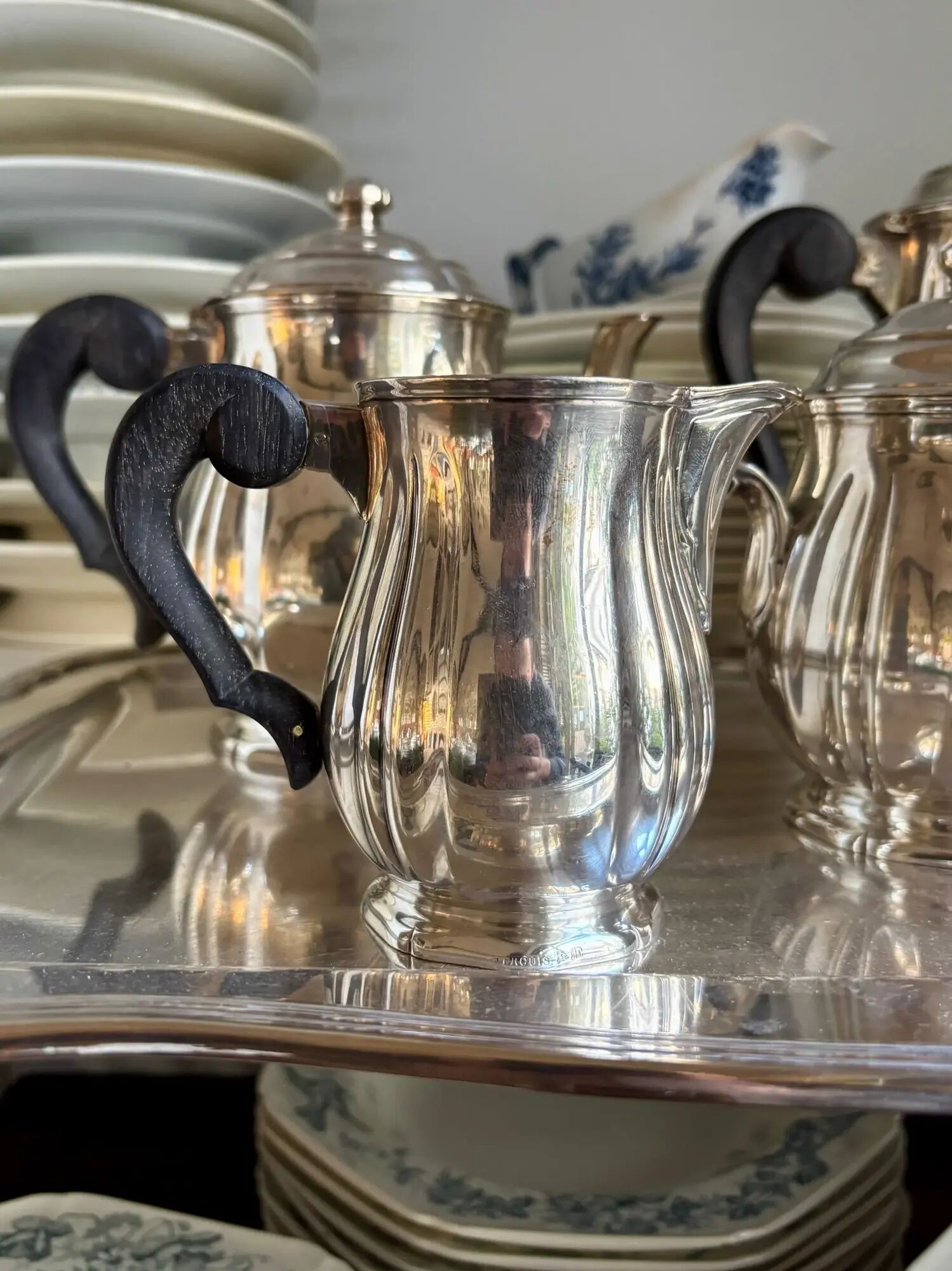 Ercuis 5-piece tea and coffee service in silver-plated metal.