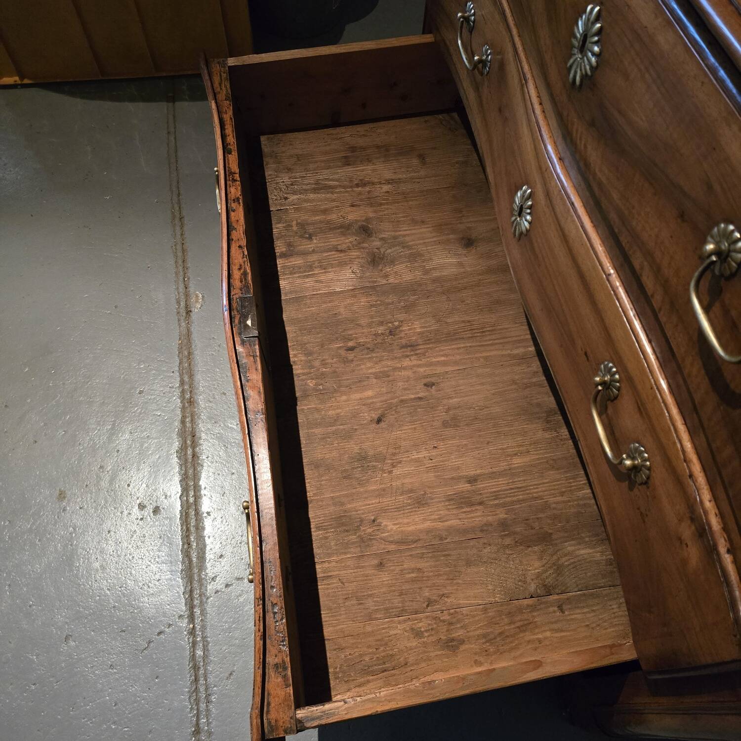 Curved Louis XV commode, 18th century.