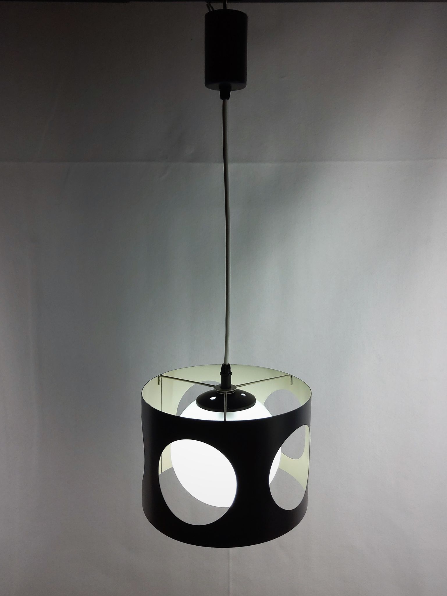 Suspension vintage noire métal 1960