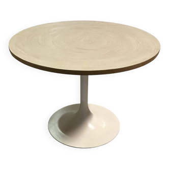 Tulip table