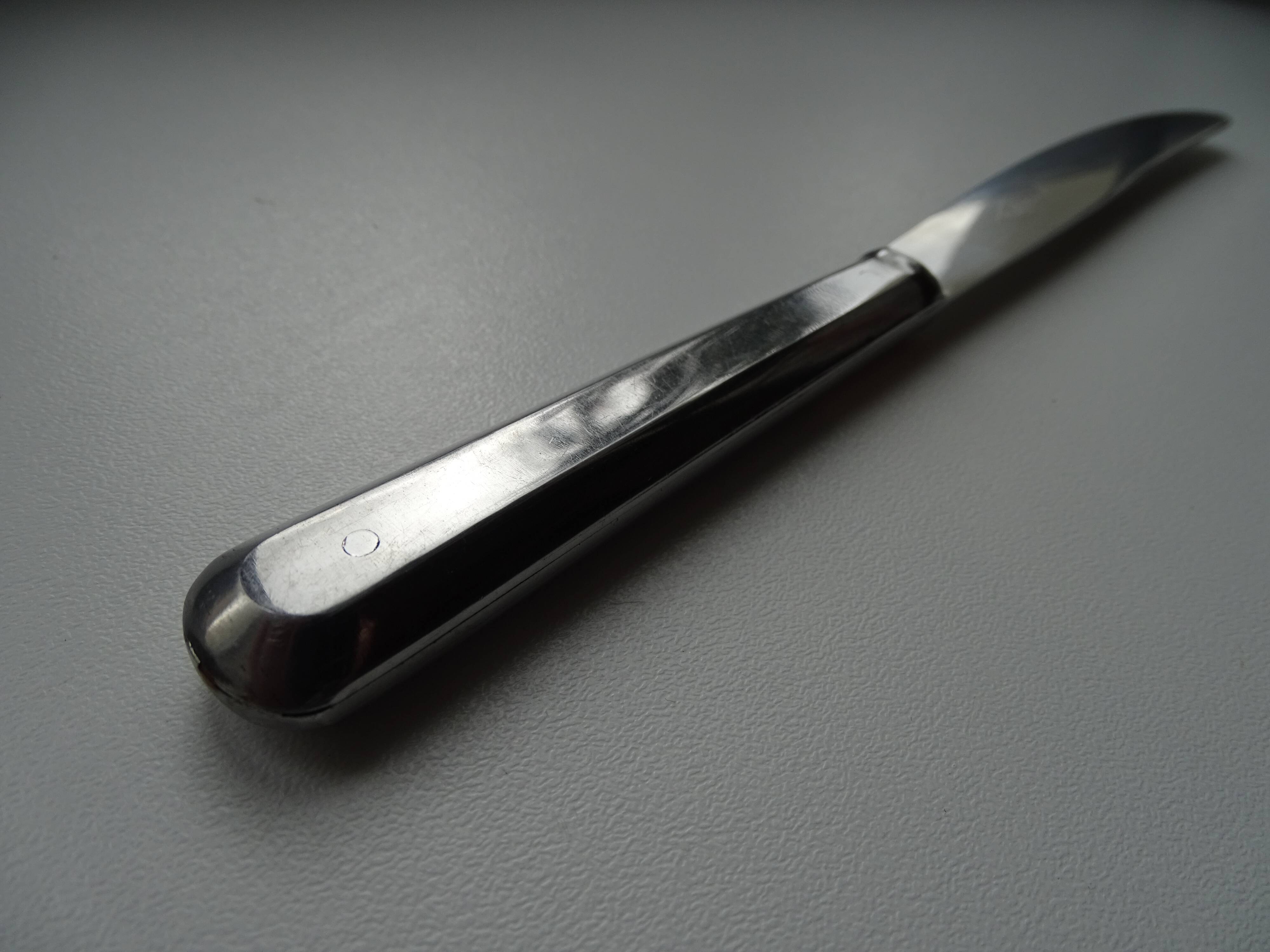 12 vintage Alpinox knives