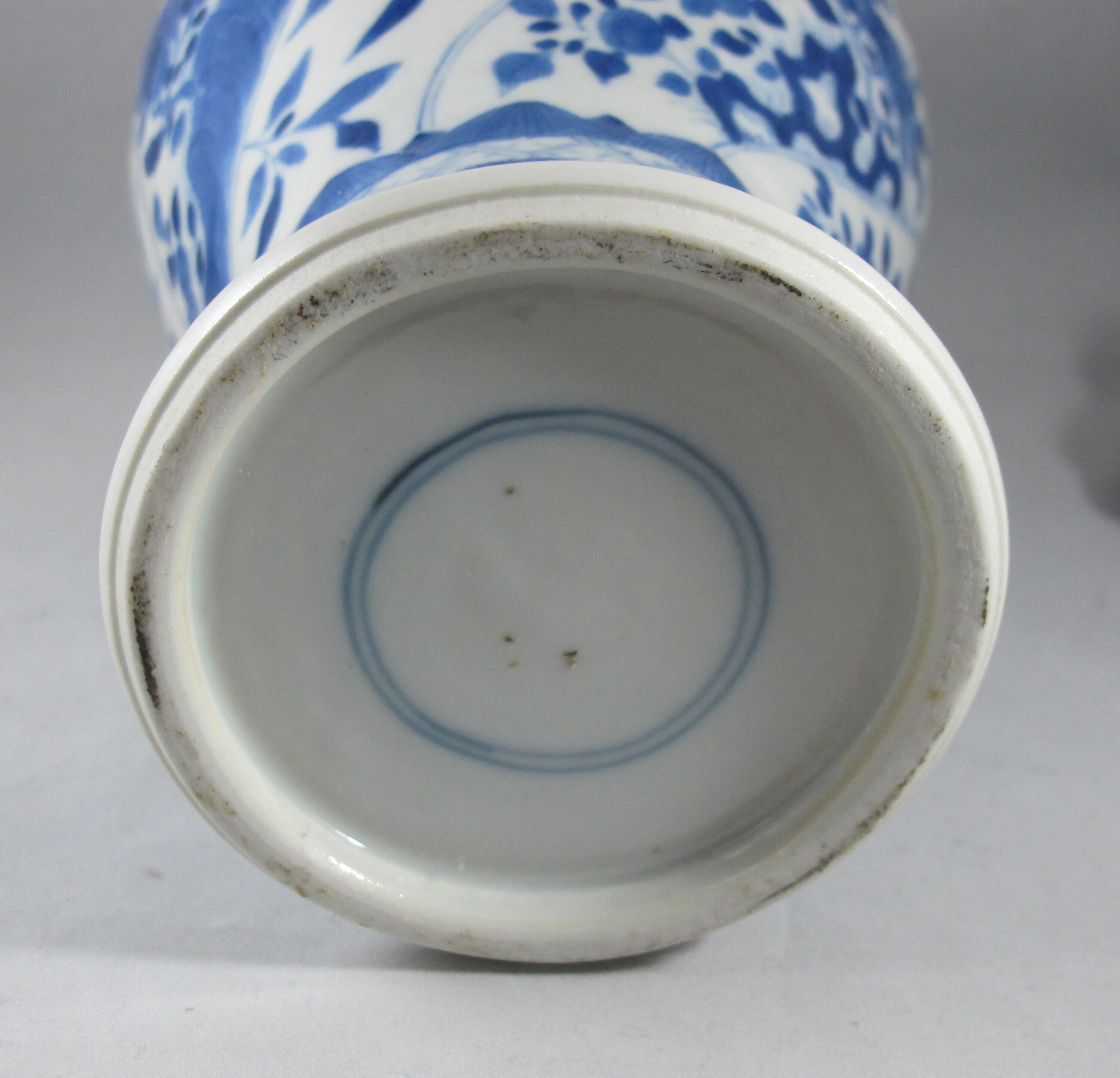 Former chinese potiche blue white