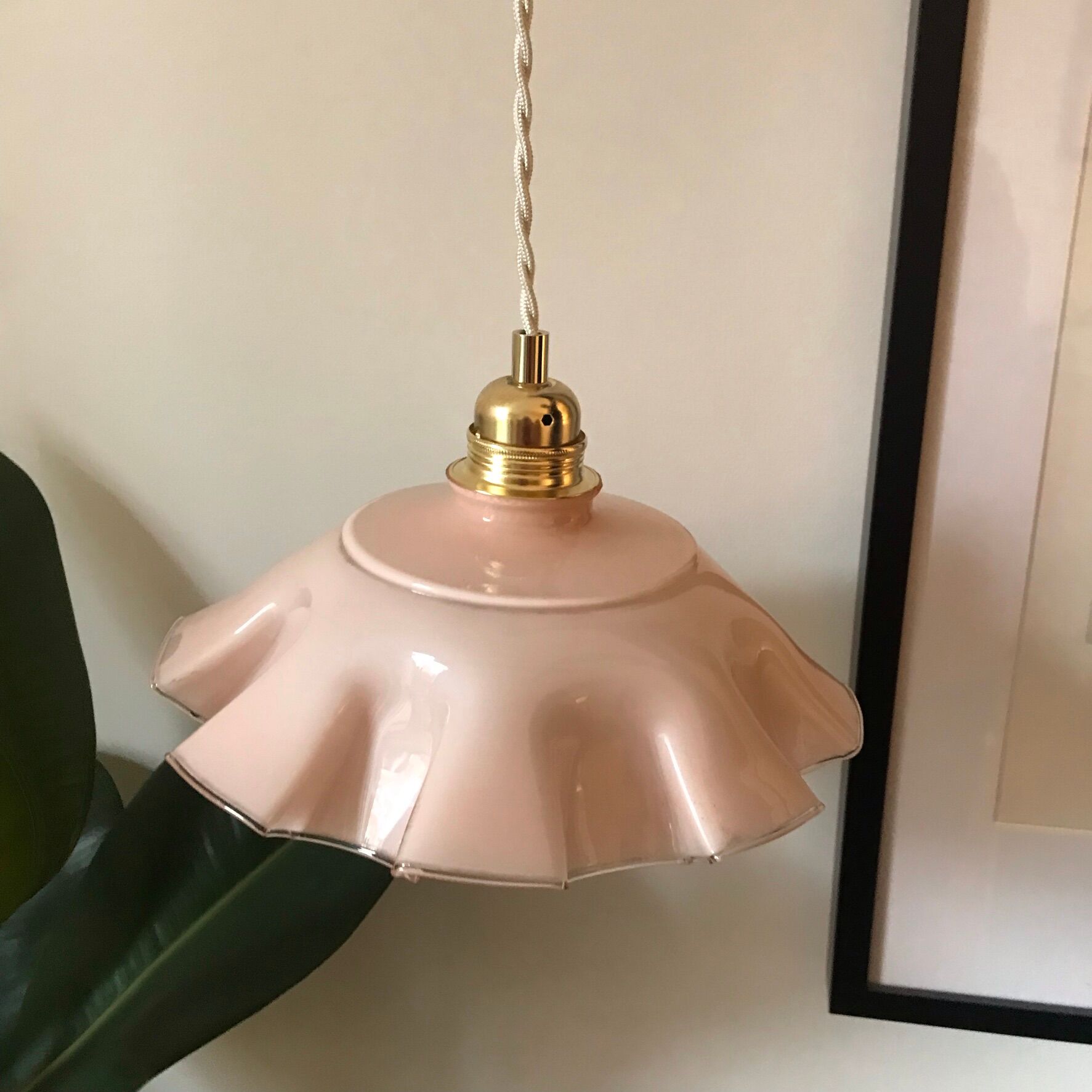Flat opaline hanging lamp serrated 50