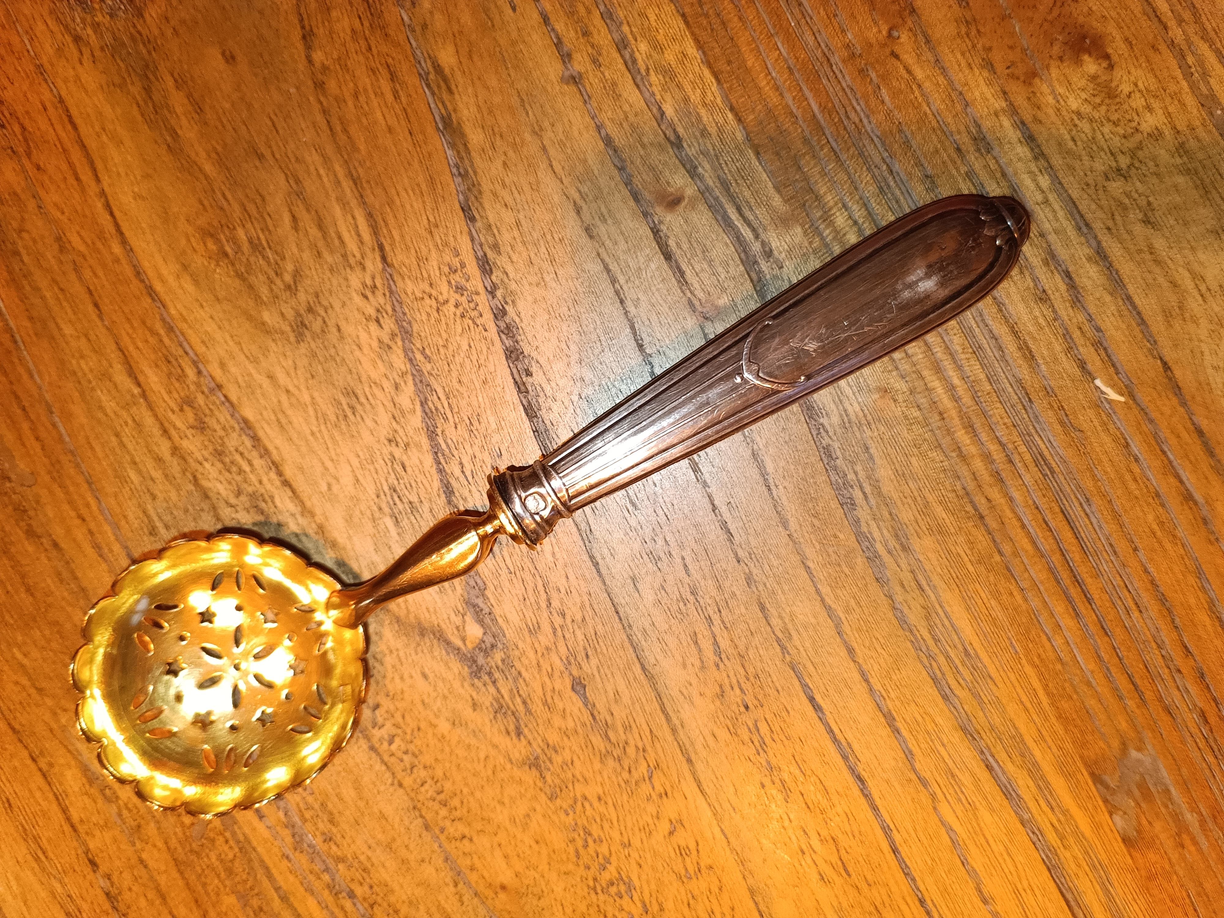 Sprinkling spoon