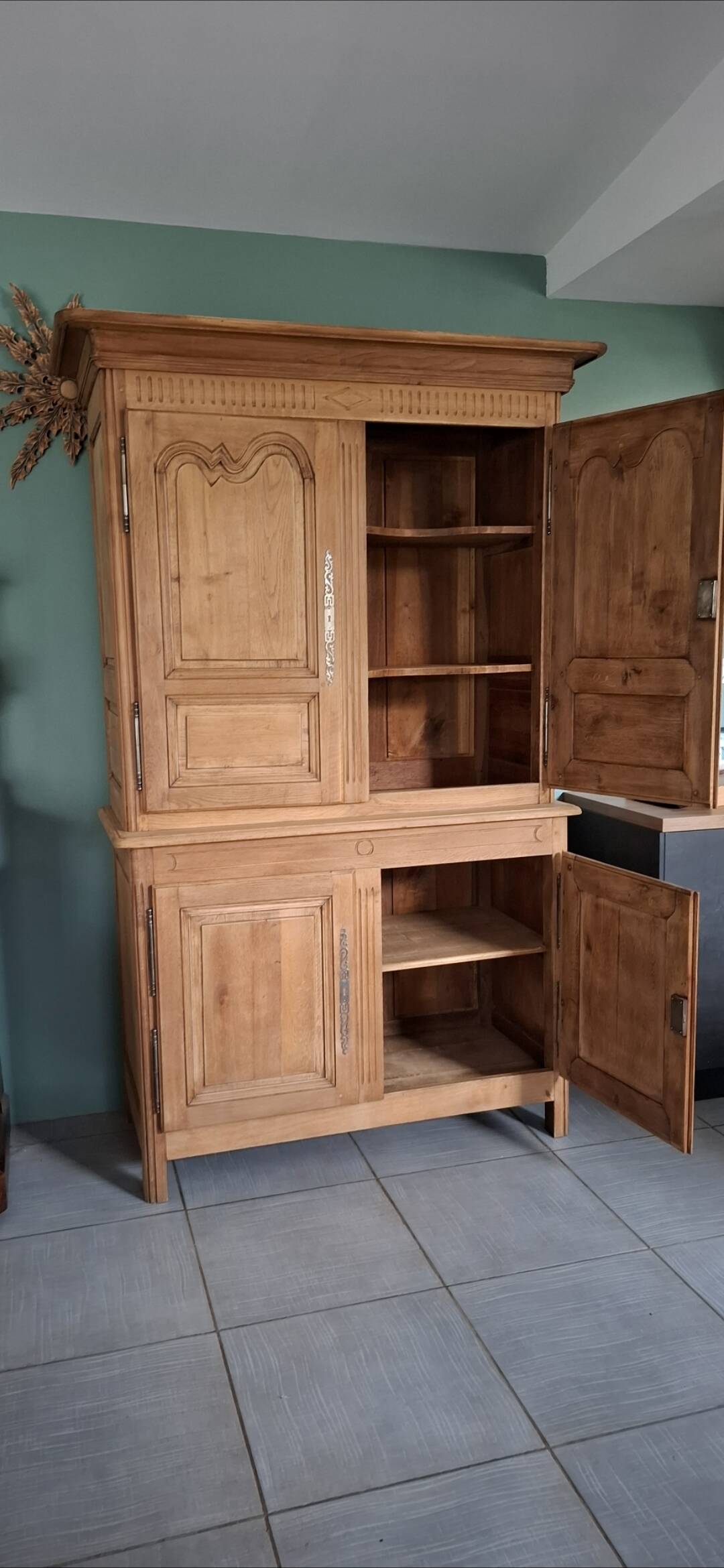 Refurbished 2-piece buffet