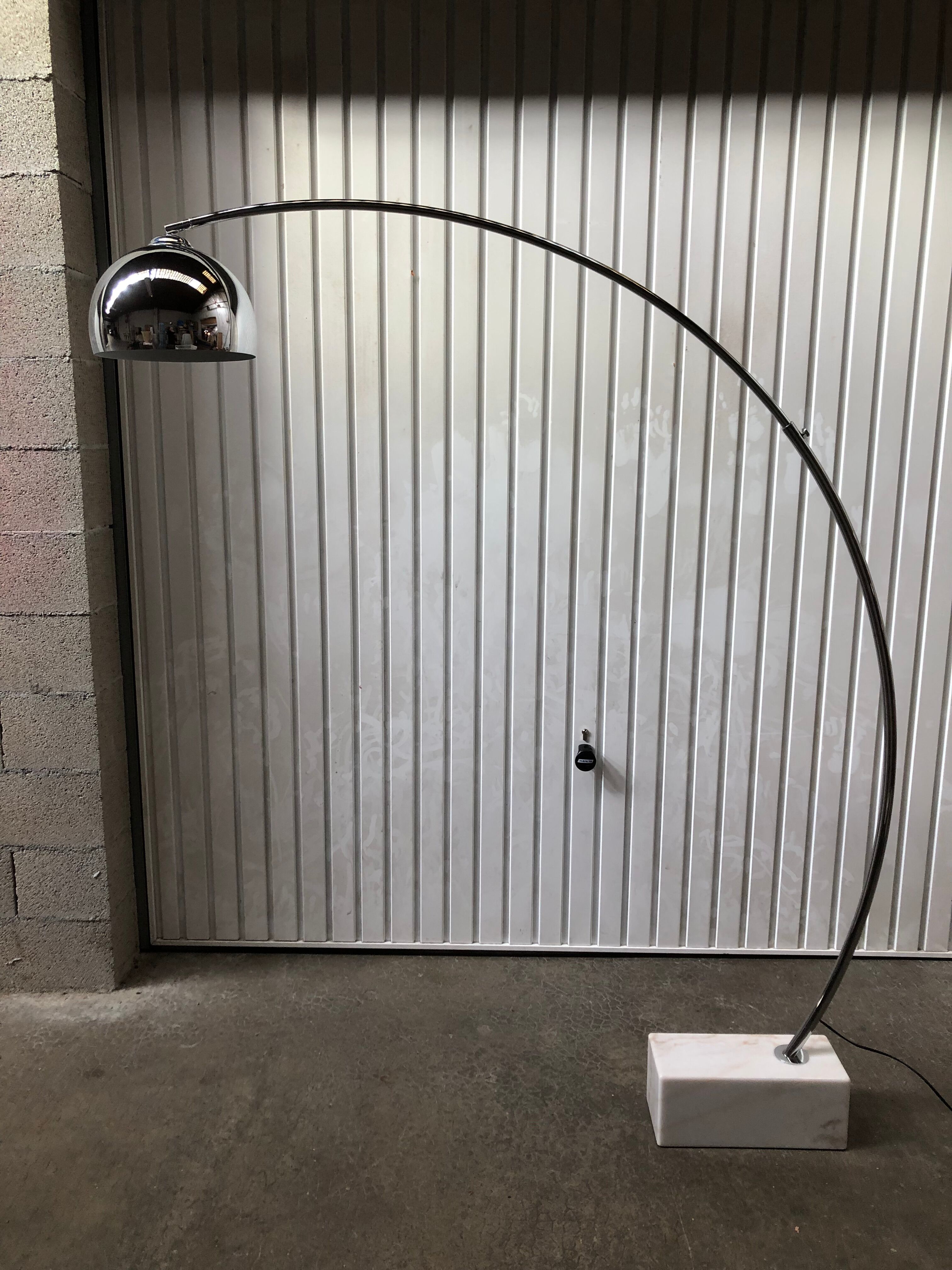 Arc floor lamp design of the 80s