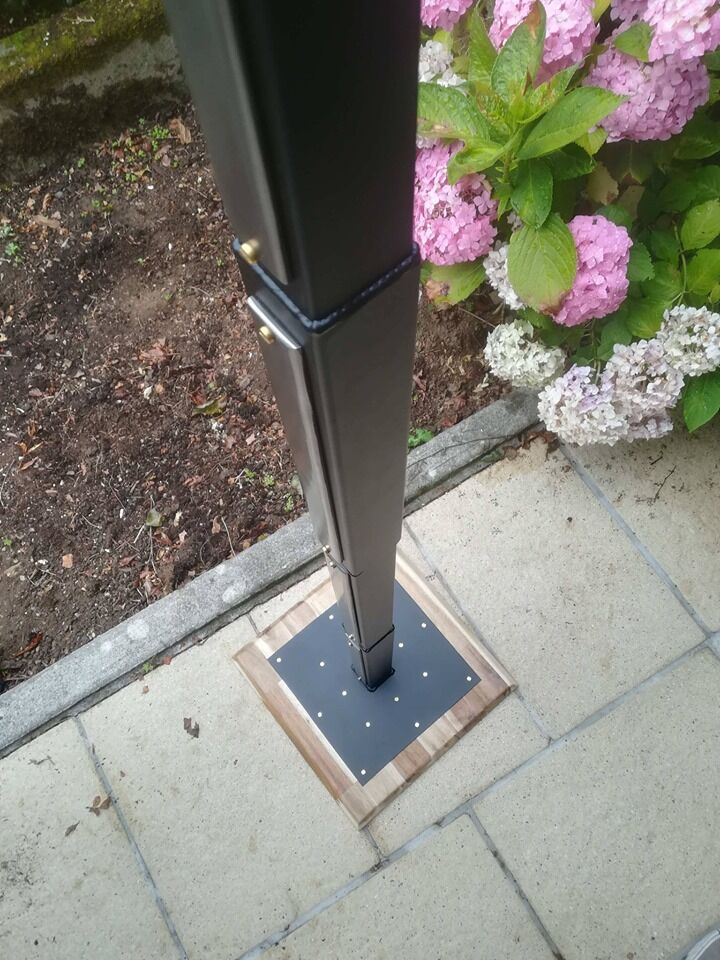 Steel and acacia lamppost Theo Estève