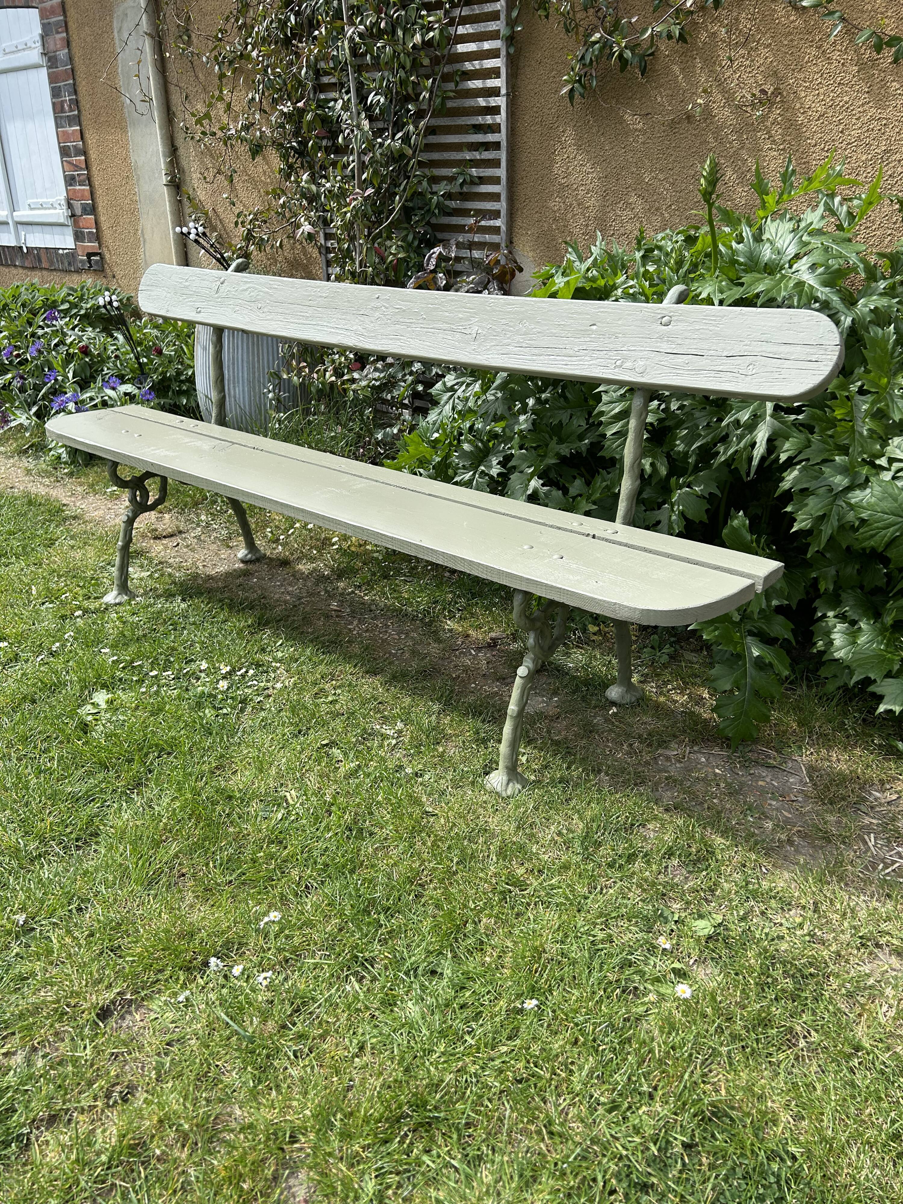 Large square bench in Paris, 1900