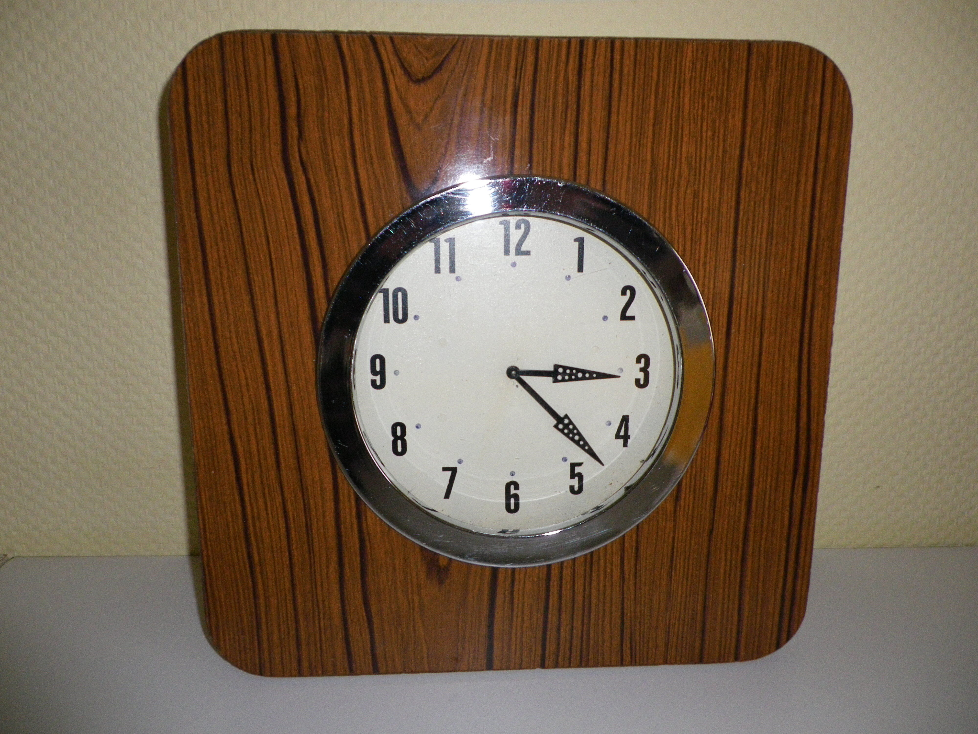 Electric wall clock in formica - 1950s