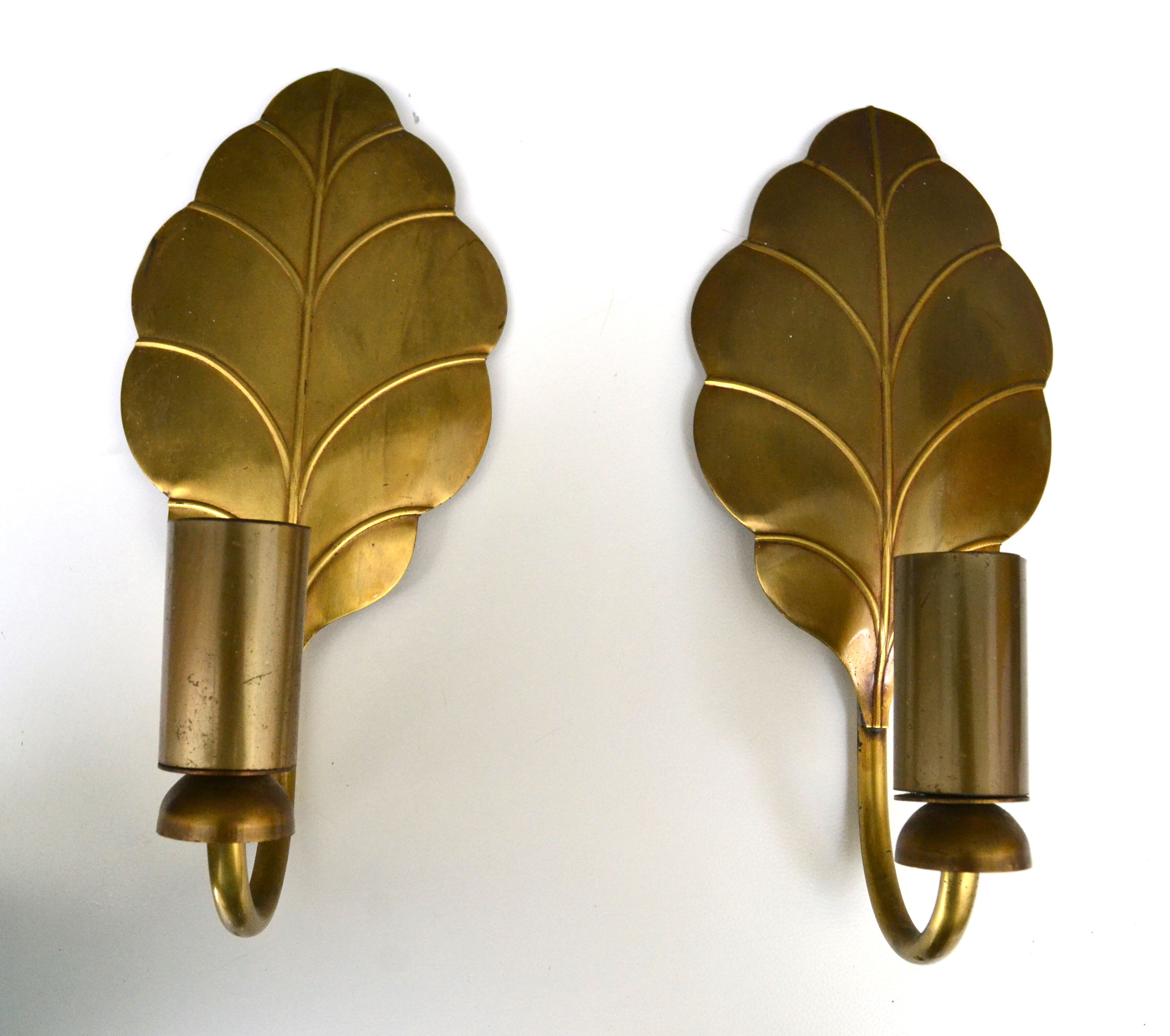 Pair of brass leaf wall lights from the 1970s.
