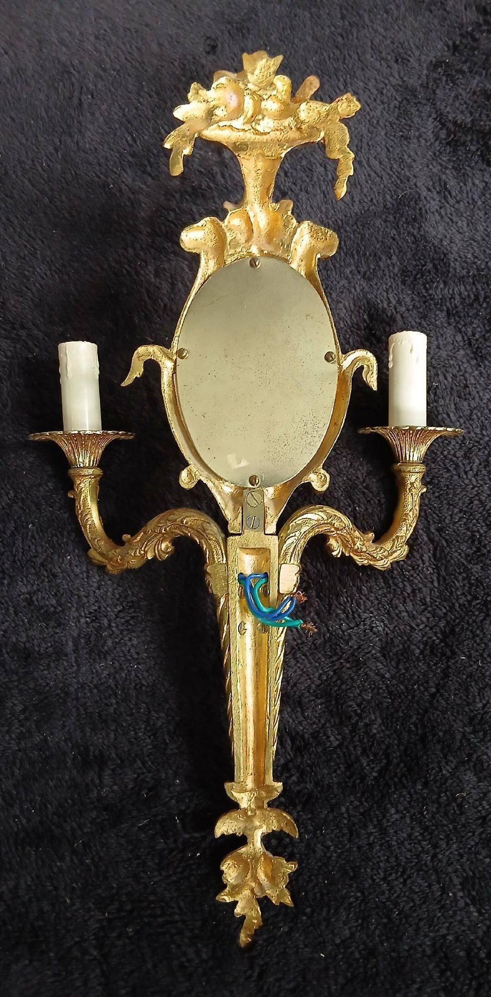 Pair of wall sconces with mirrors. Putti. Bronze. Floral Art Nouveau.
