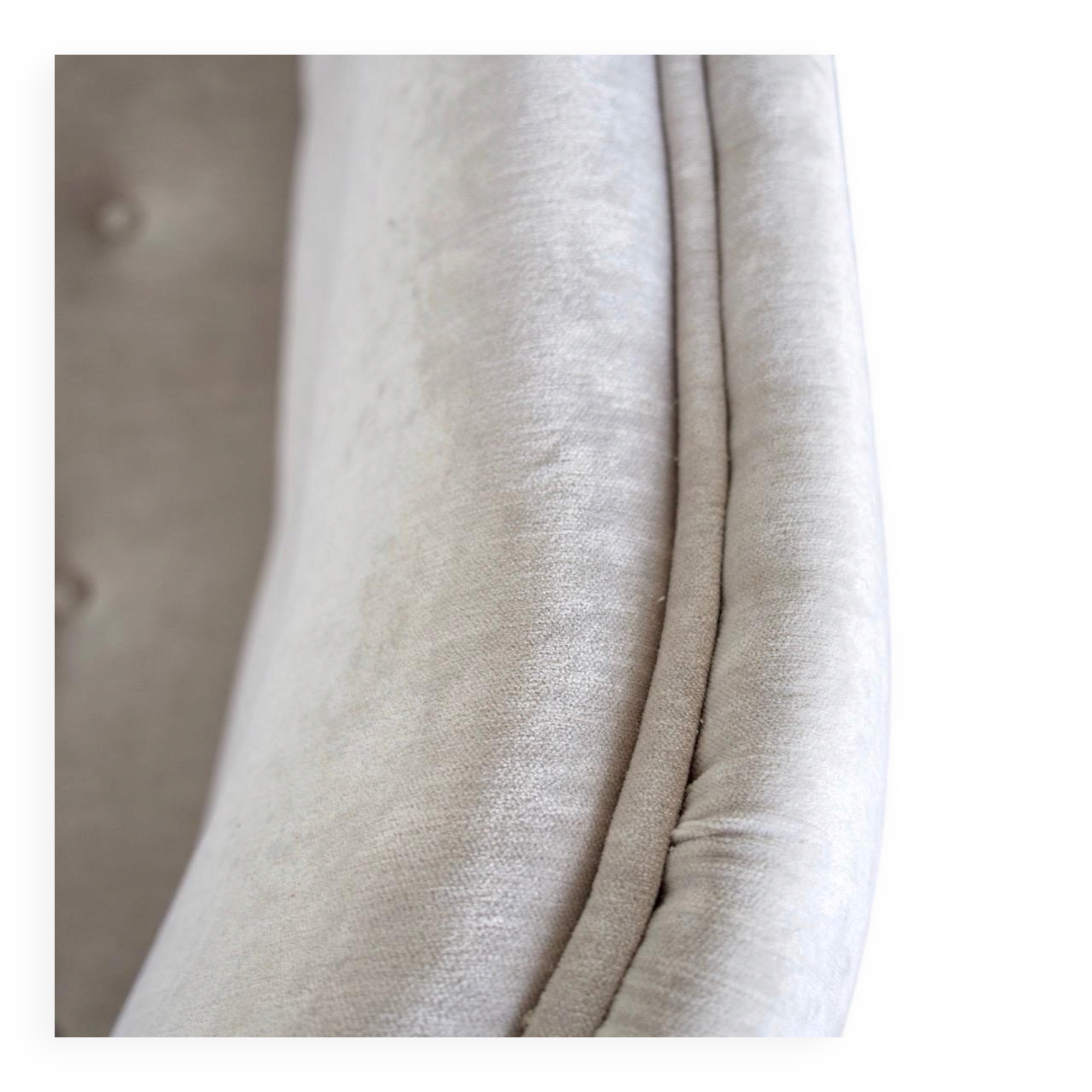 Grey velvet buttoned sofa by Levi's Mobelafarr