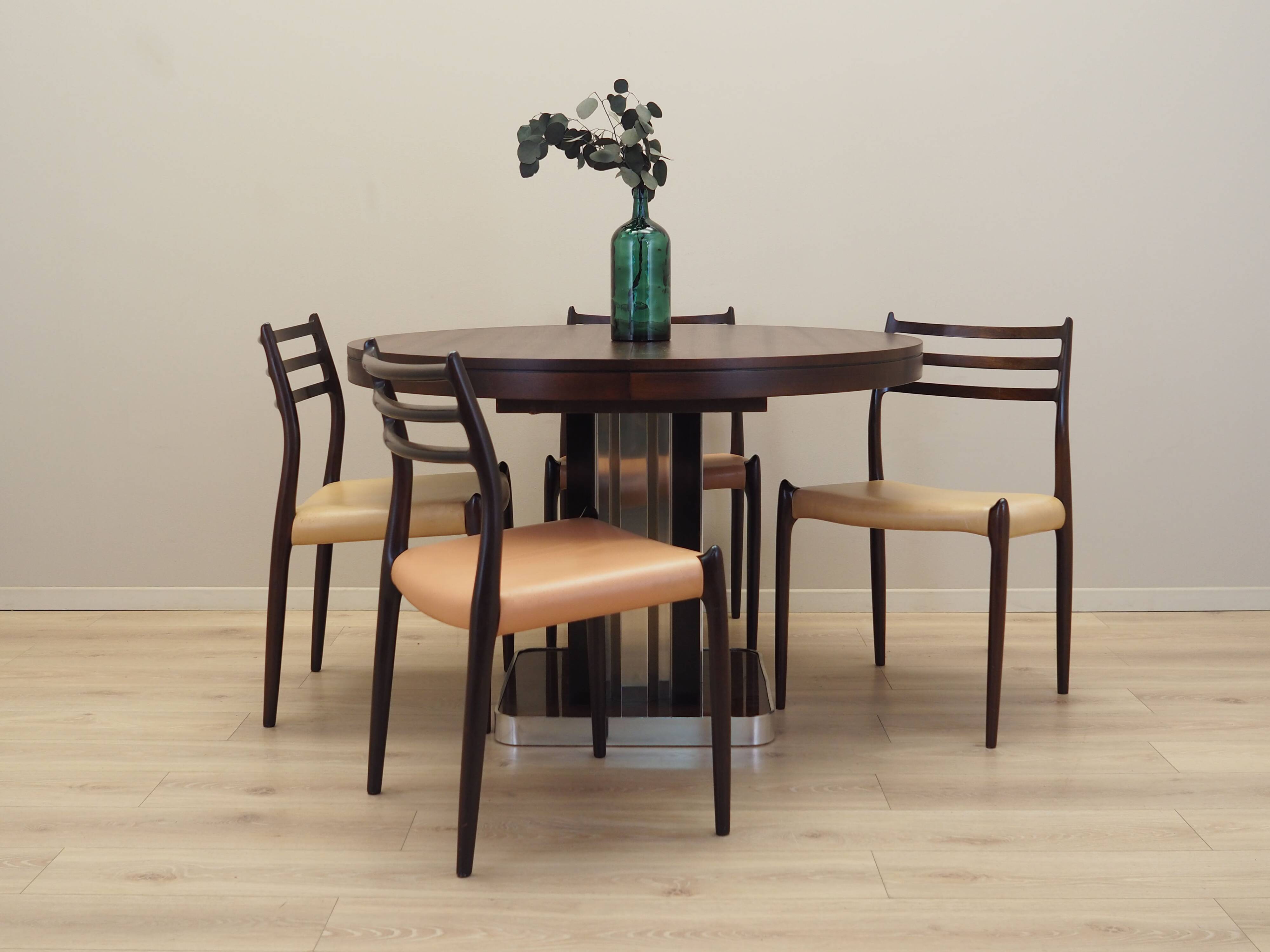 Round mahogany table, Italian design, 1970s, production: Italy