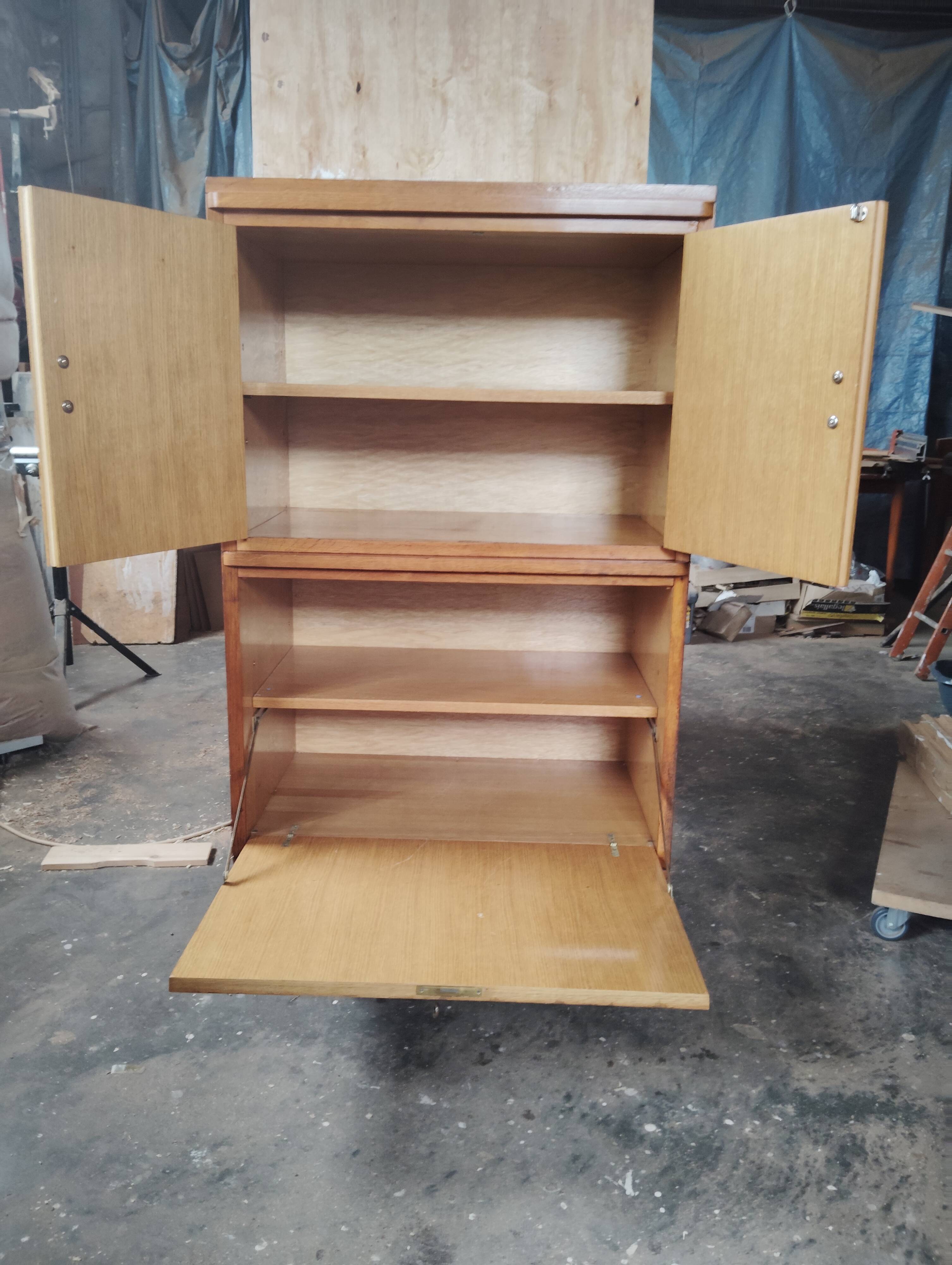 Vintage storage unit with compass legs