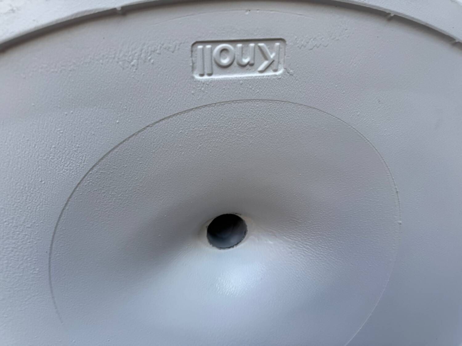 Saarinen table oval top Knoll