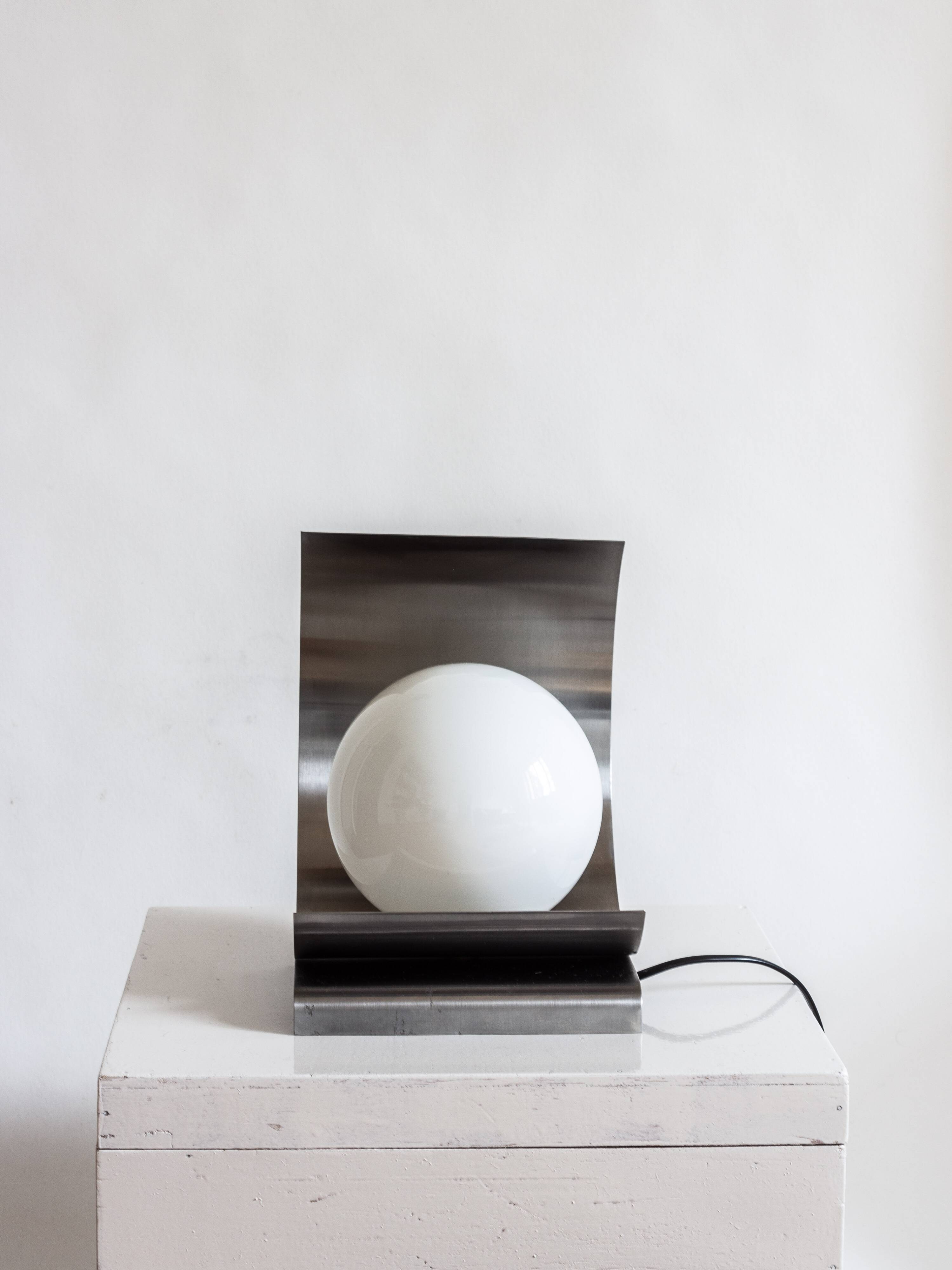 Lampe en acier et opaline - Années 70