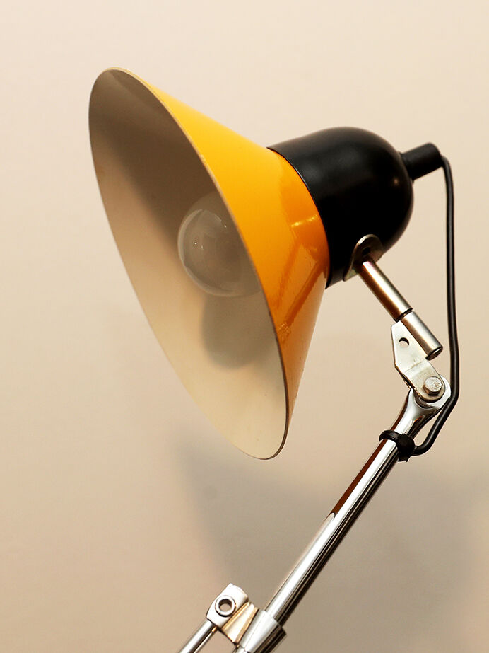 Aluminor desk lamp,vintage 70s, in orange-yellow and black lacquered metal. Good condition.