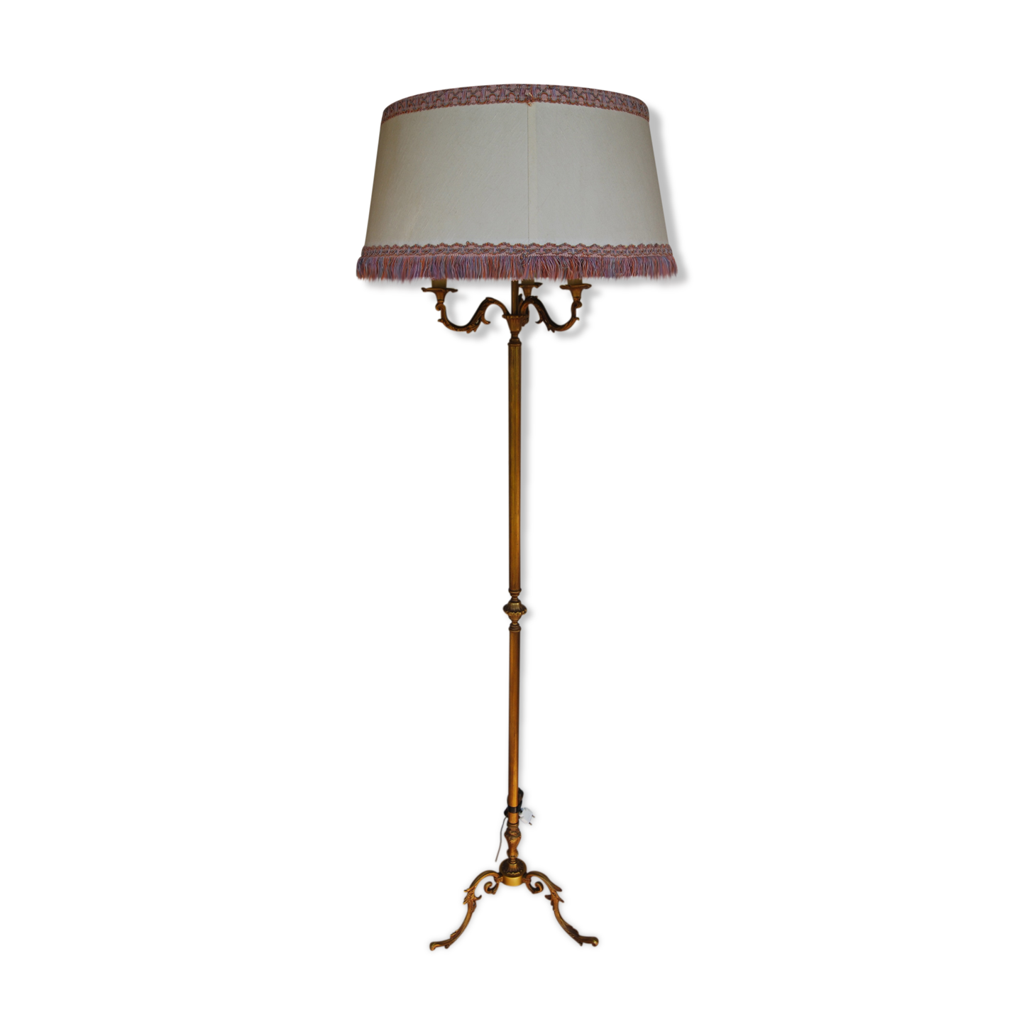 Lampadaire tripode trois bras de lumières en bronze de style Louis XV