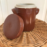 Stoneware pot with lid