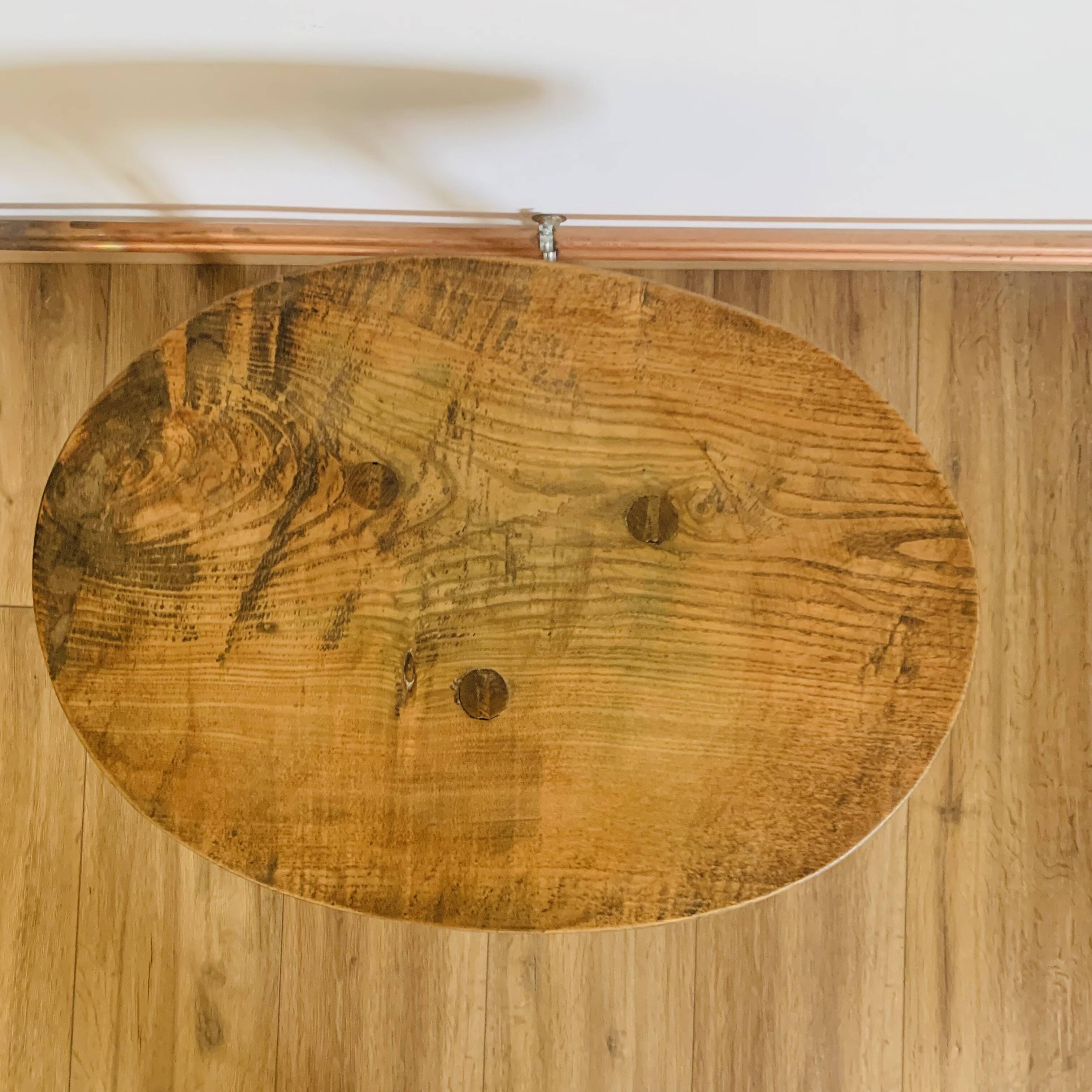 Oval side coffee table