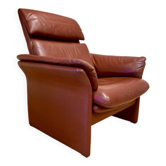 Adjustable and modular leather design armchair.