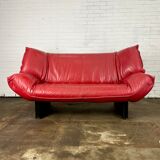 Leolux Tango sofa in cherry red color