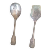 A pair of vintage silver-plated metal serving cutlery (shell).