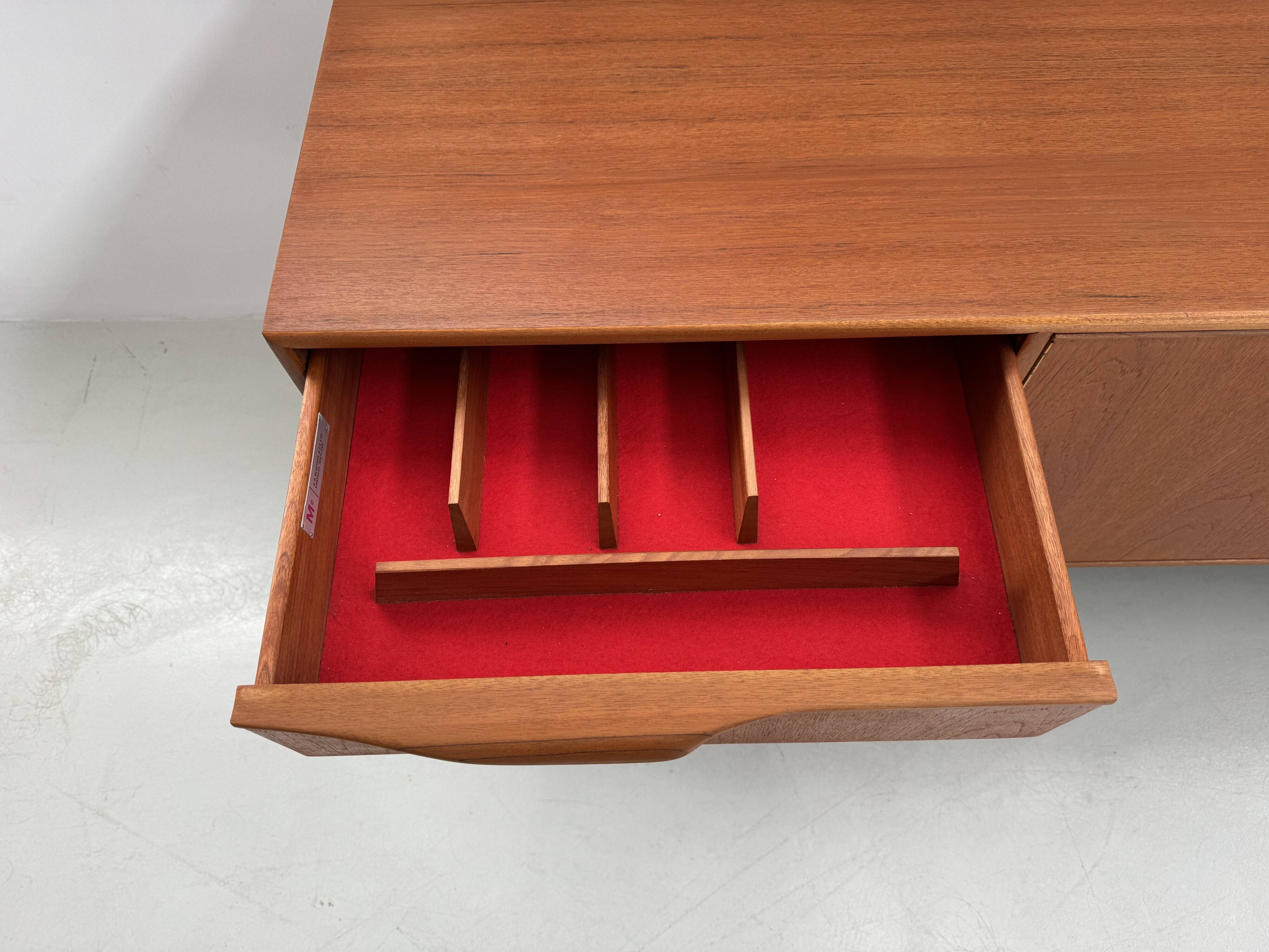 Buffet vintage par McIntosh, design de T. Robertson des années 1960.