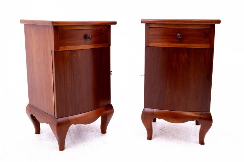 Paire de tables de chevet, Pologne, années 1940. Après rénovation.