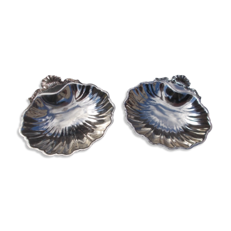 Set of 2 cups shaped metal shell